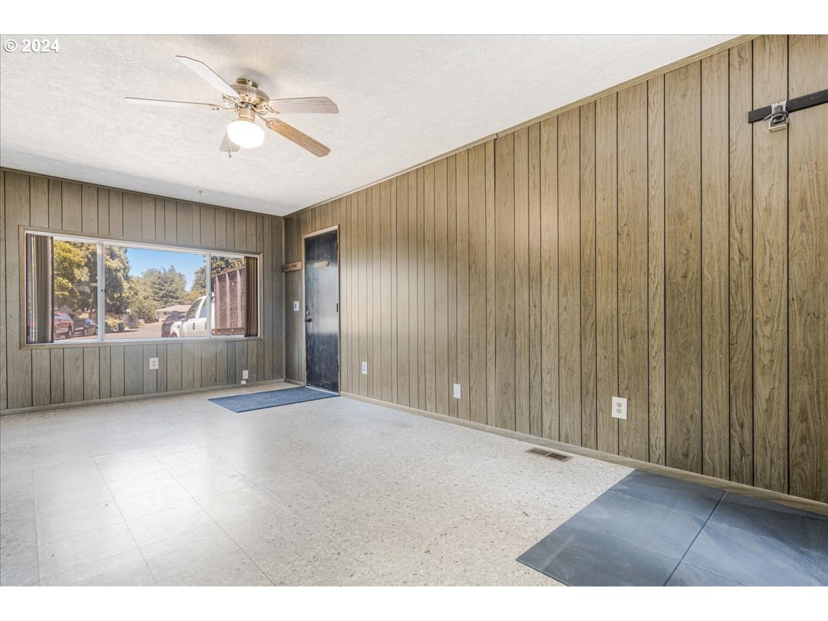 12216 SE SEQUOIA AVE