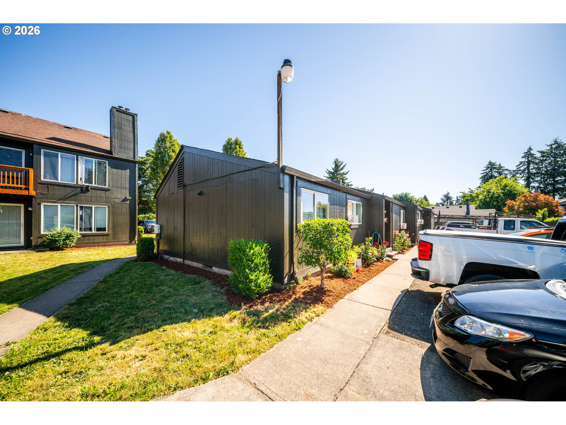 1046 NE 17TH AVE