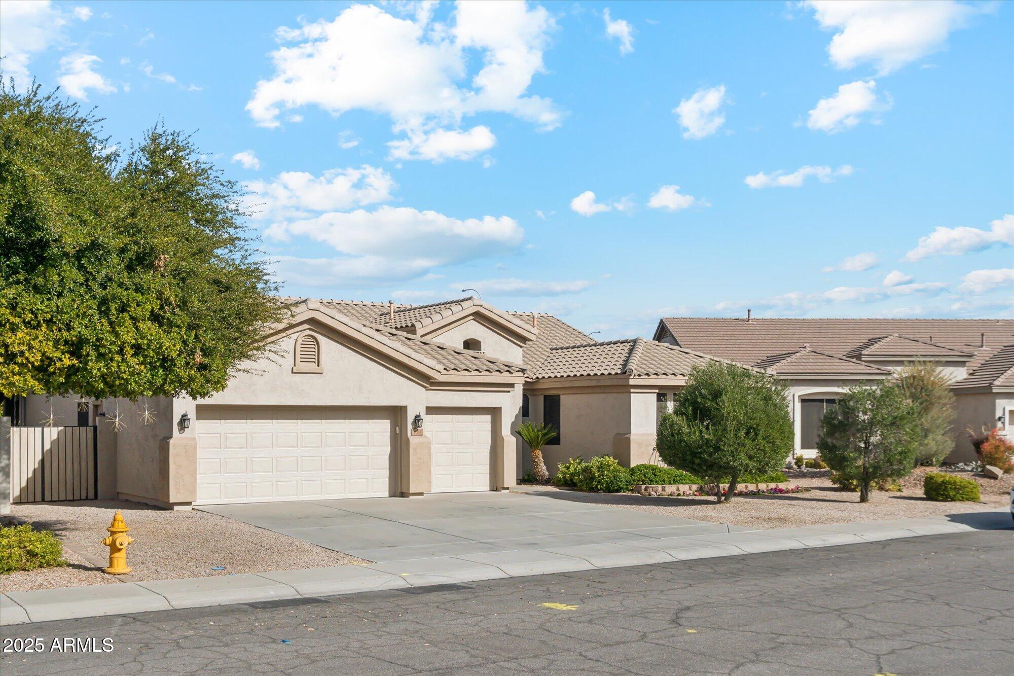 630 W ORIOLE Way