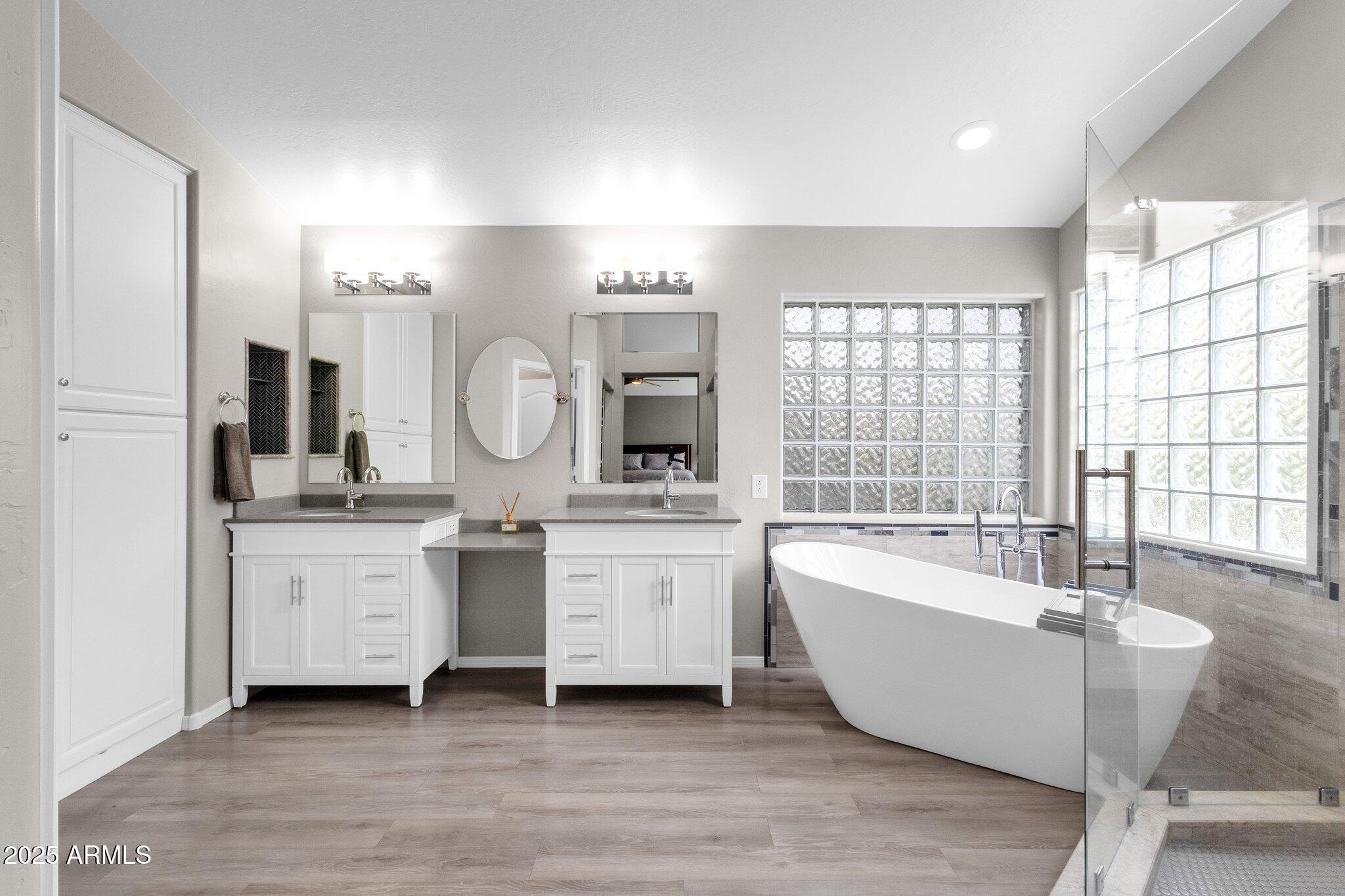 1882 W CANARY Way