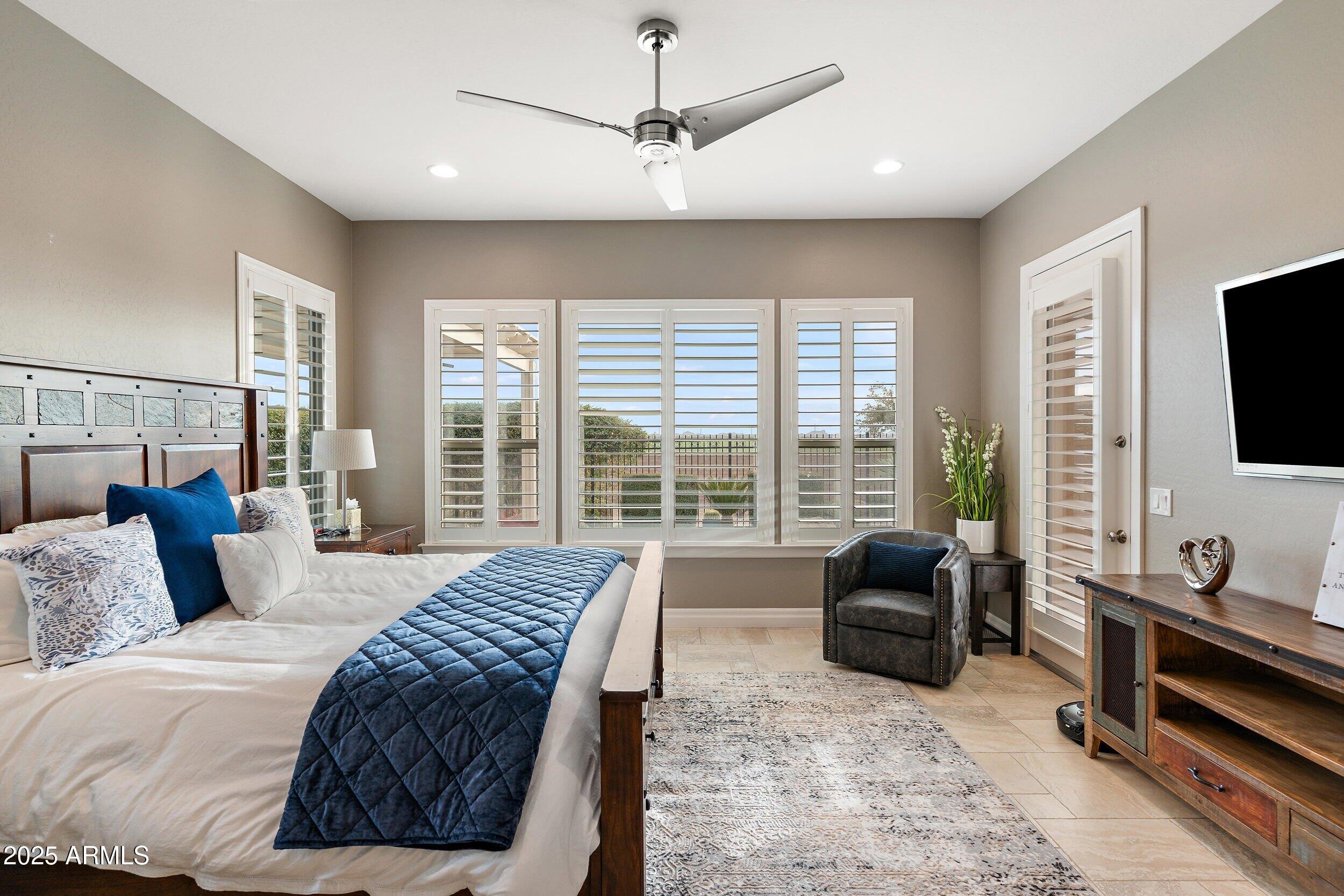 1457 E COPPER Hollow