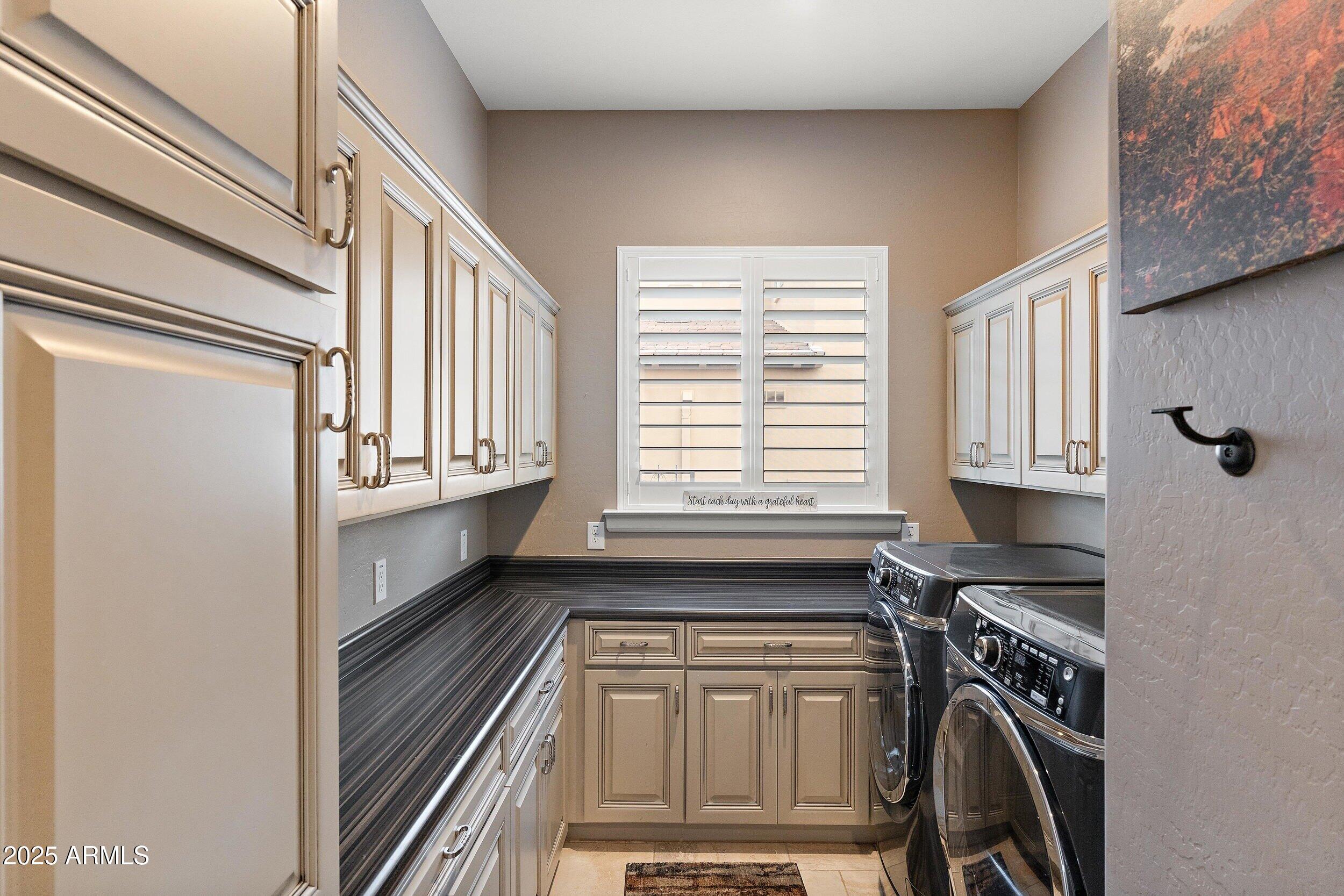 1457 E COPPER Hollow