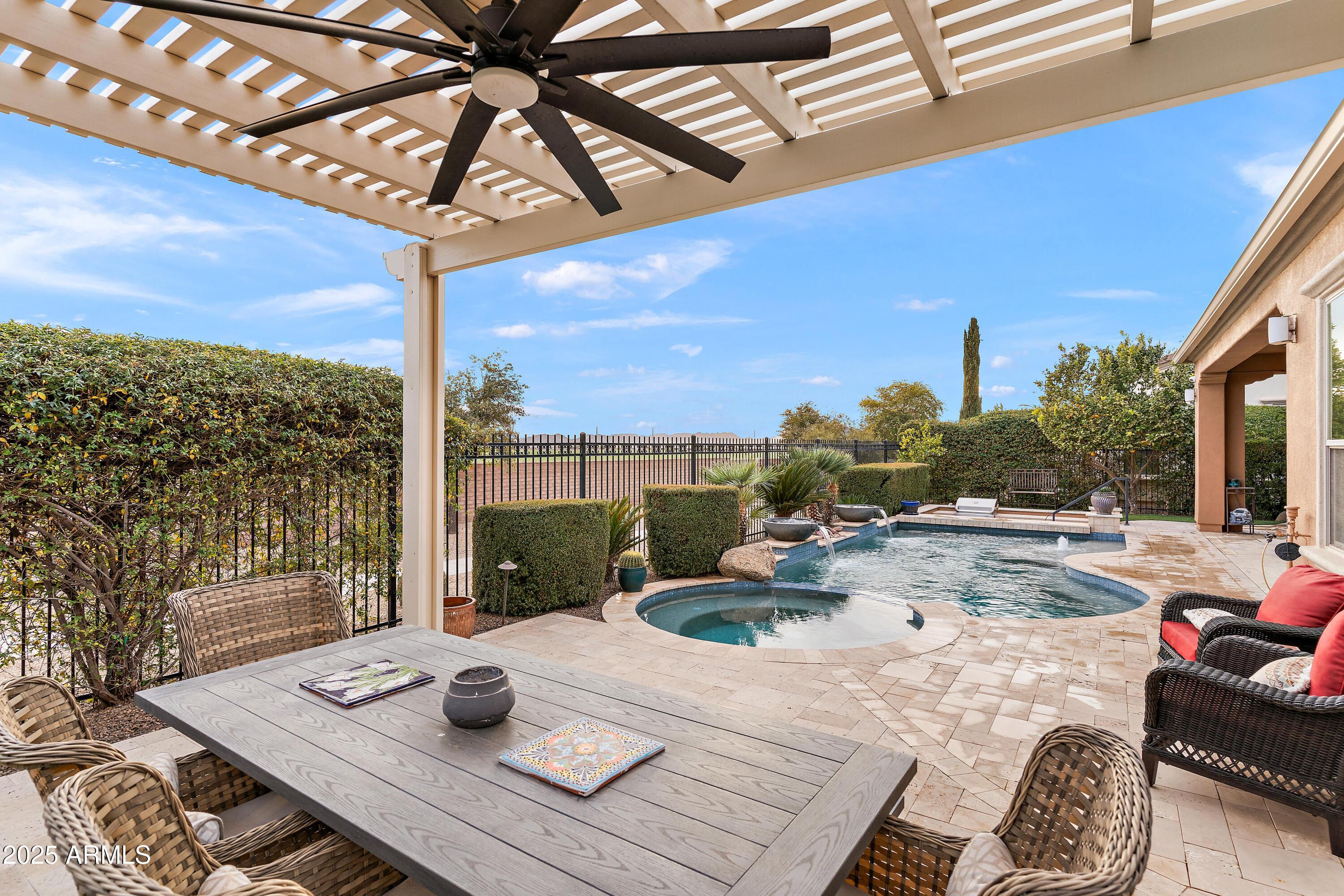 1457 E COPPER Hollow