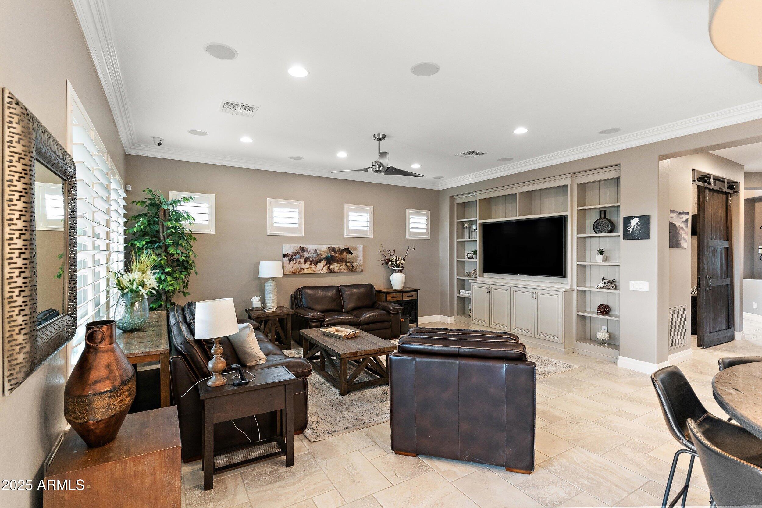 1457 E COPPER Hollow