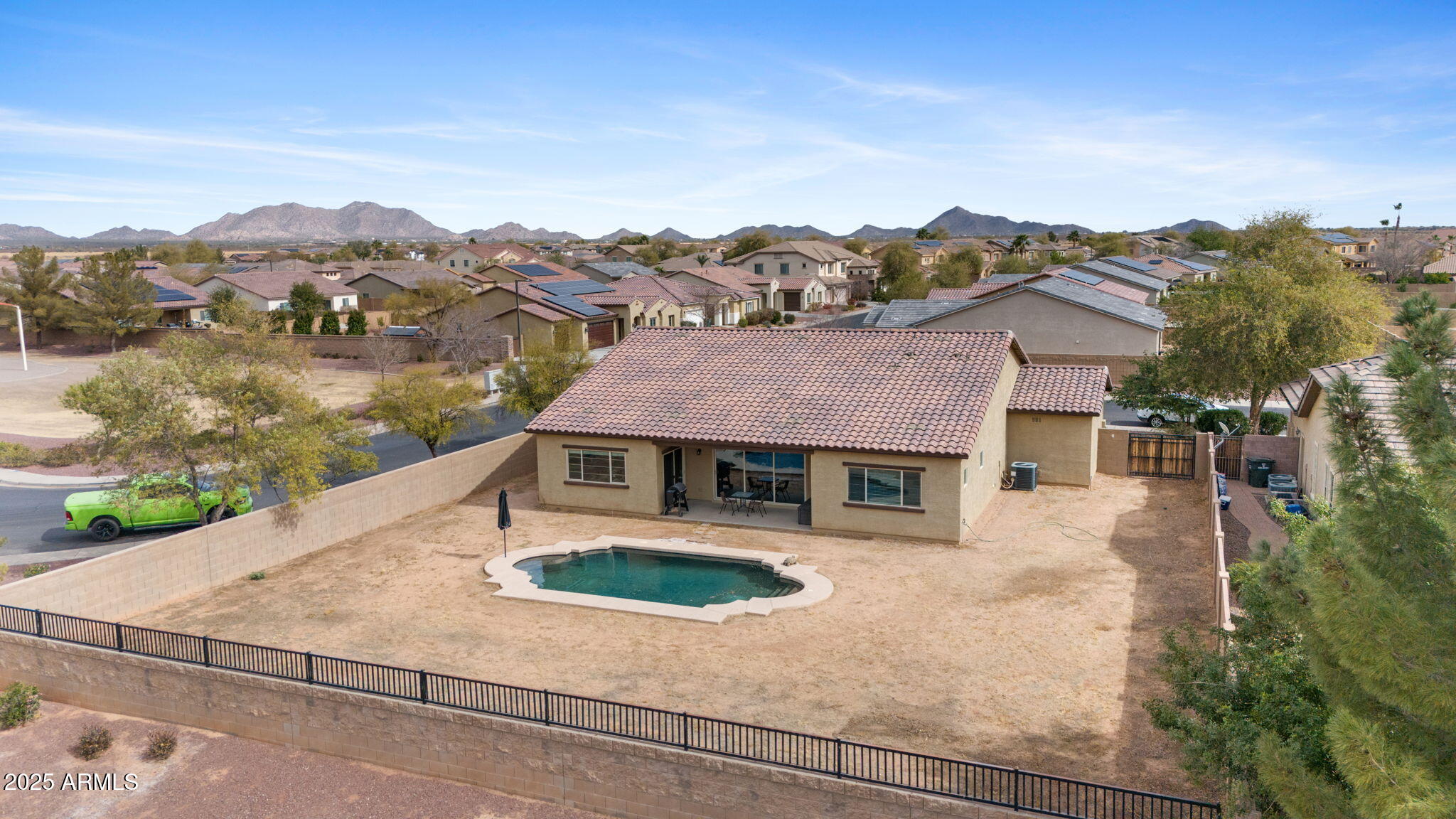 3027 N SPRING Lane