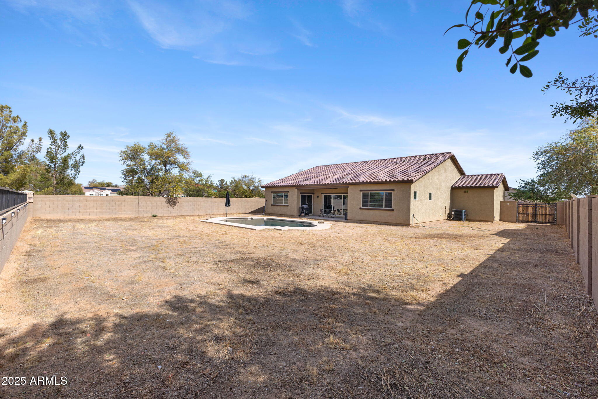 3027 N SPRING Lane