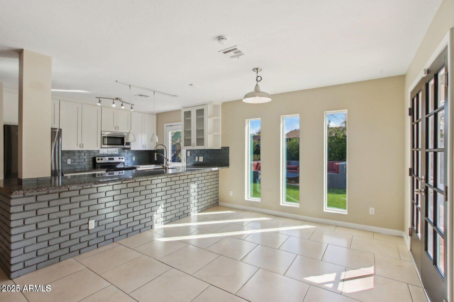 5013 W ORCHID Lane