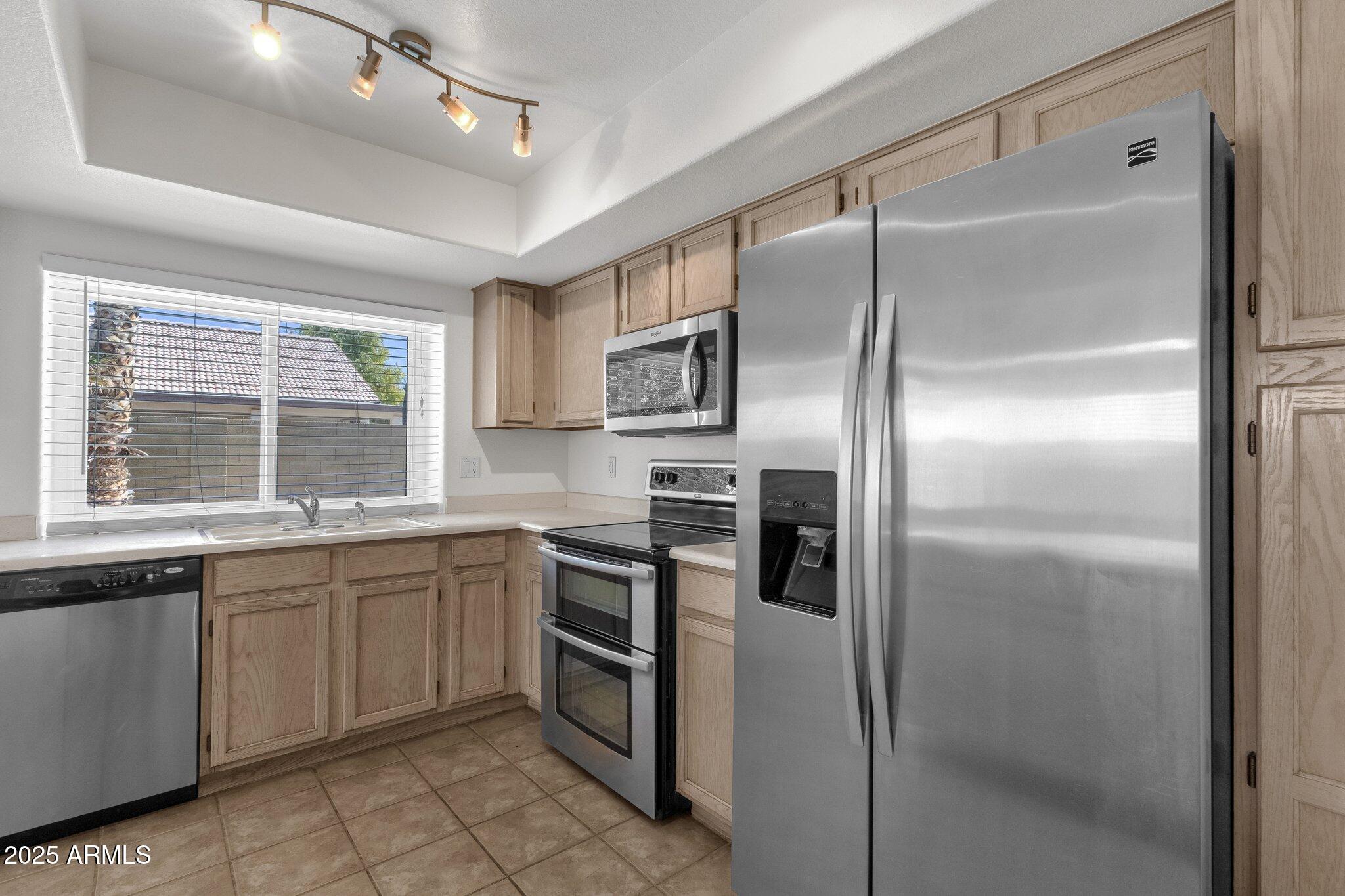 811 N LOS FELIZ Drive