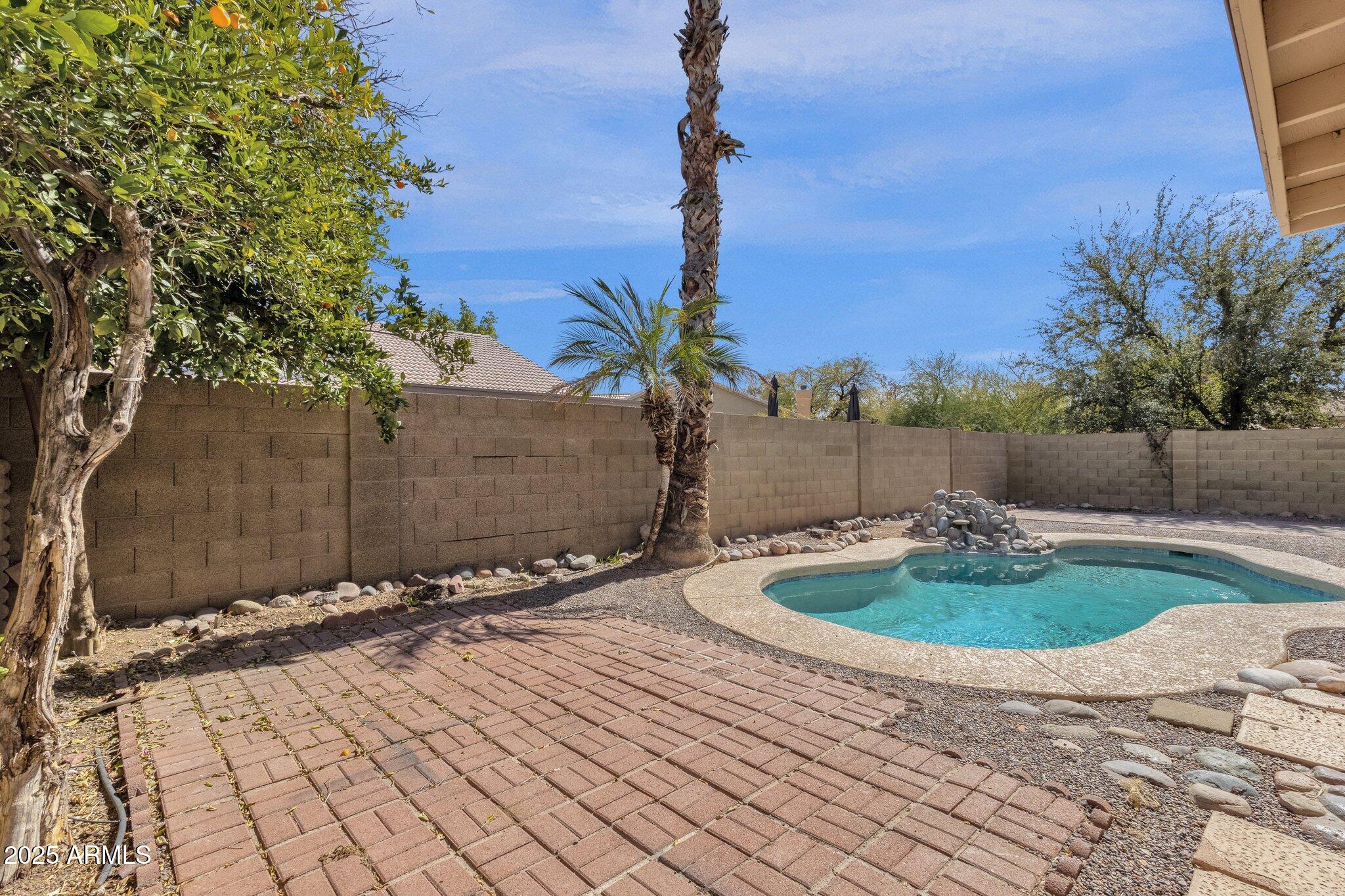 811 N LOS FELIZ Drive