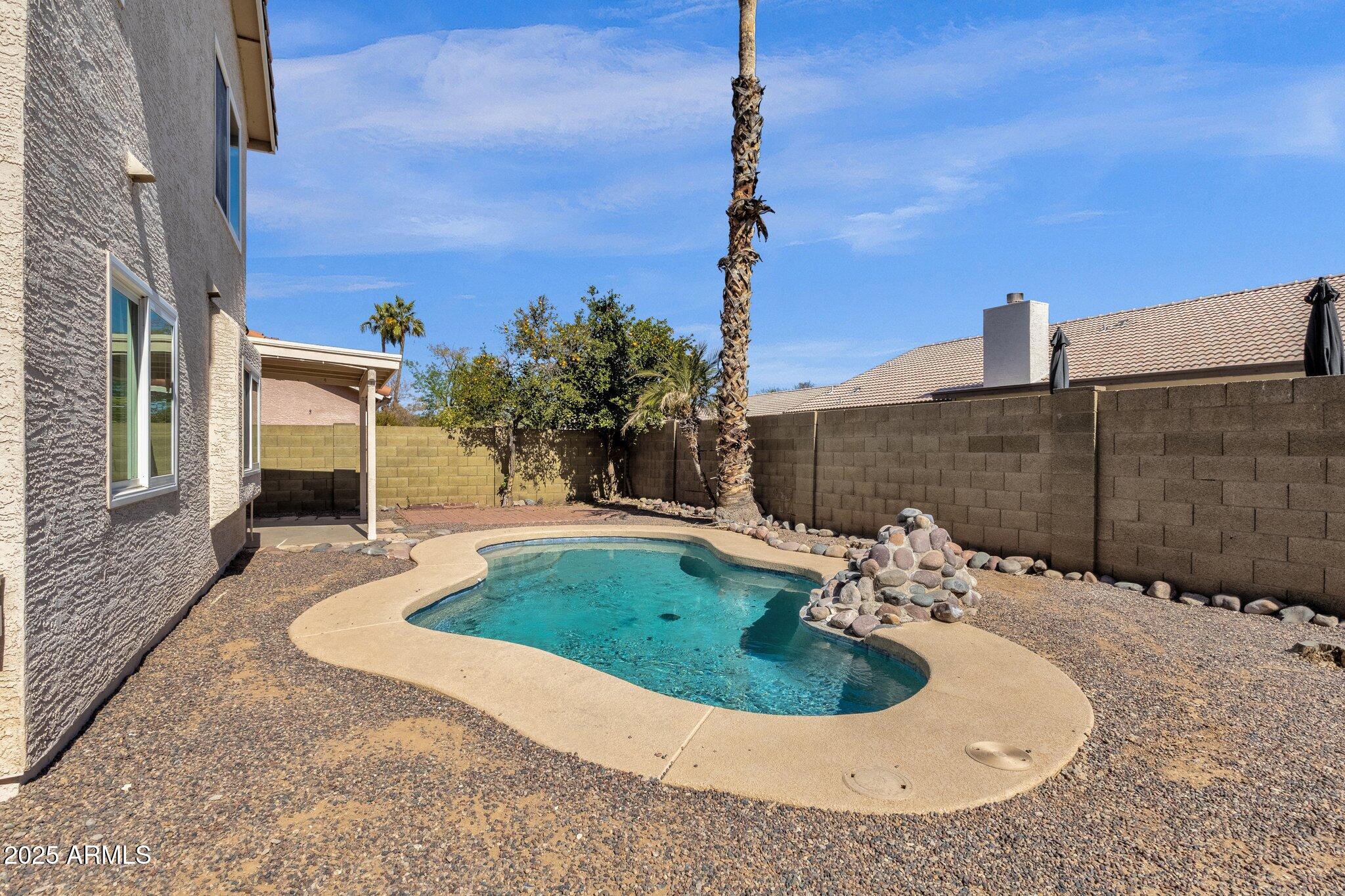 811 N LOS FELIZ Drive