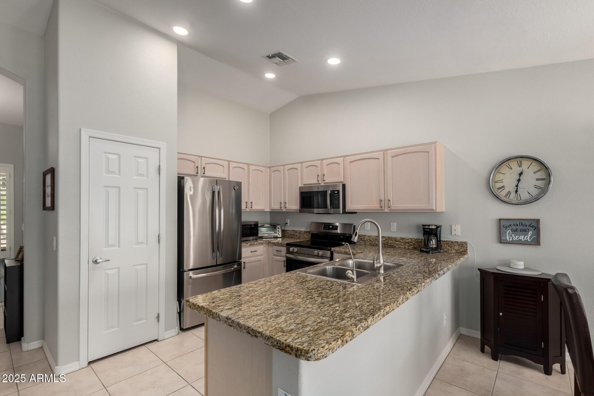 6634 S PINNACLE Court