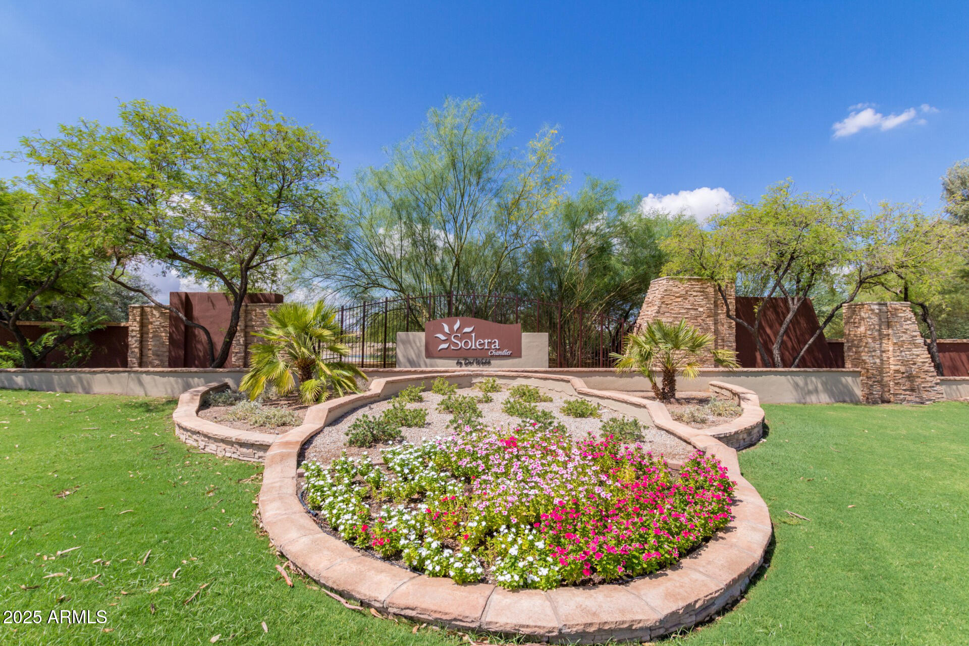 6634 S PINNACLE Court
