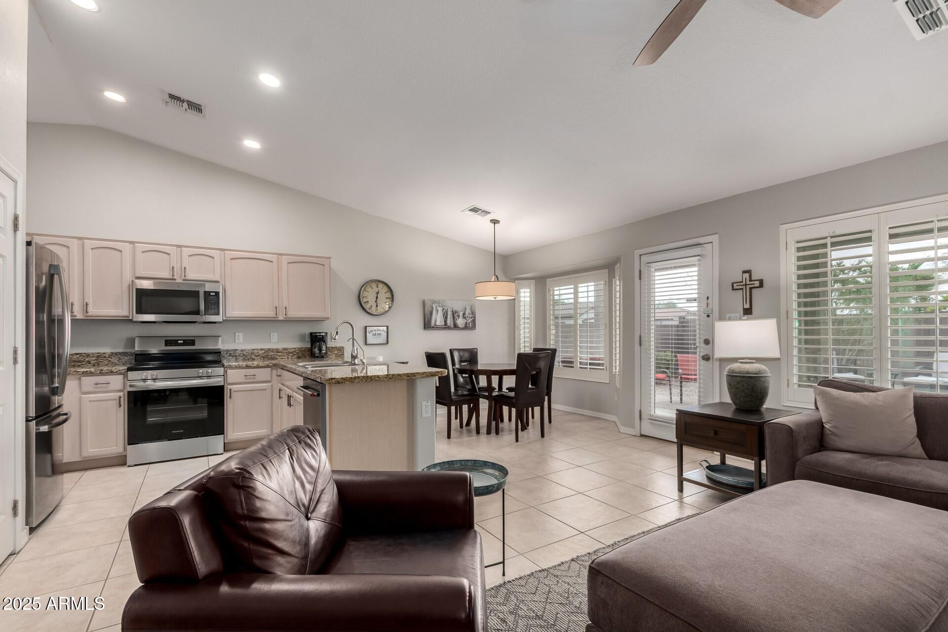 6634 S PINNACLE Court