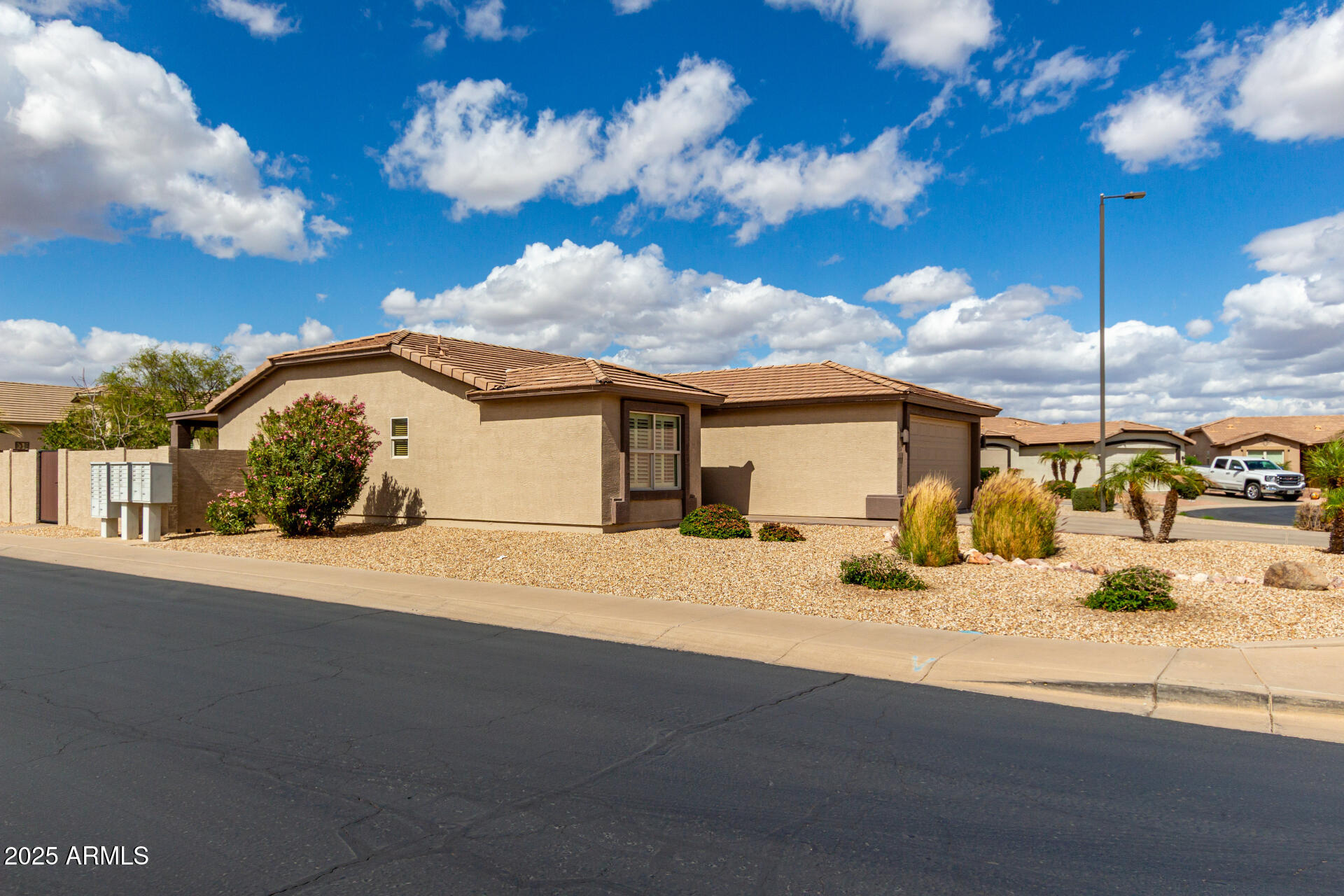 6634 S PINNACLE Court