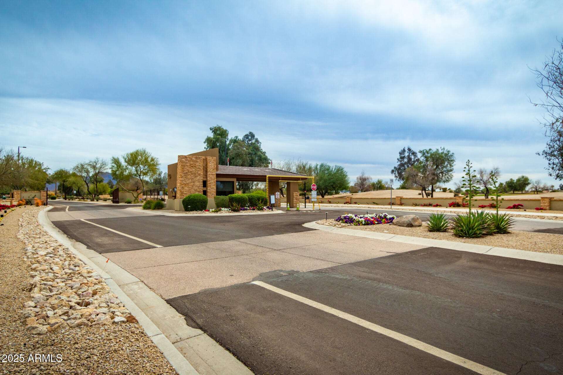 6634 S PINNACLE Court