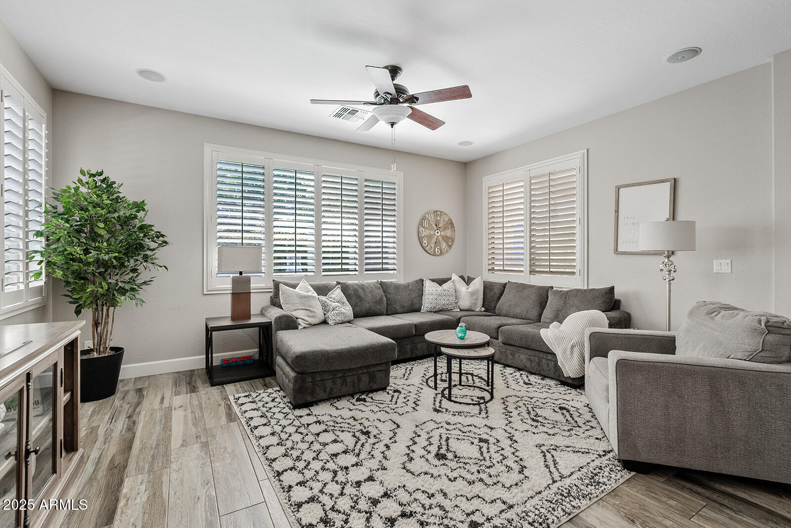 2117 E GLACIER Place