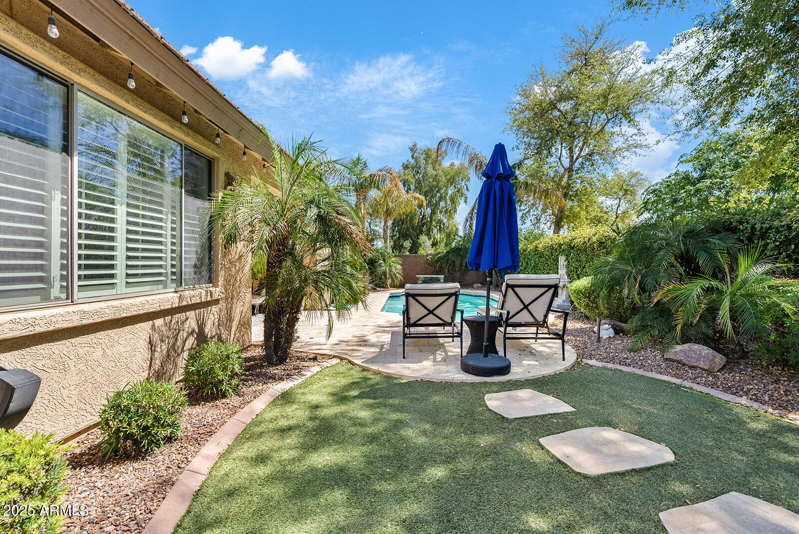 2117 E GLACIER Place