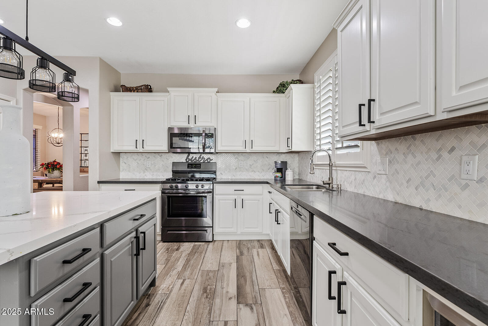 2117 E GLACIER Place