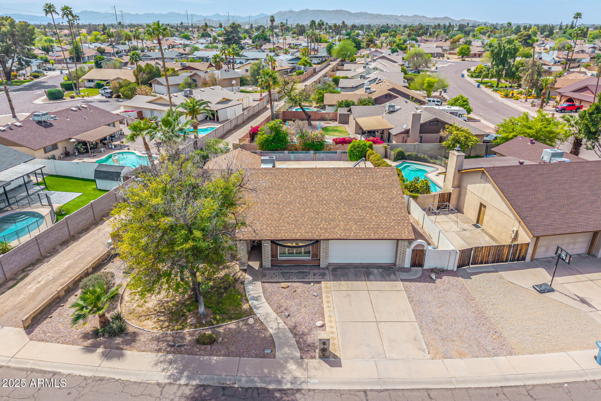 6608 S WILLOW Drive