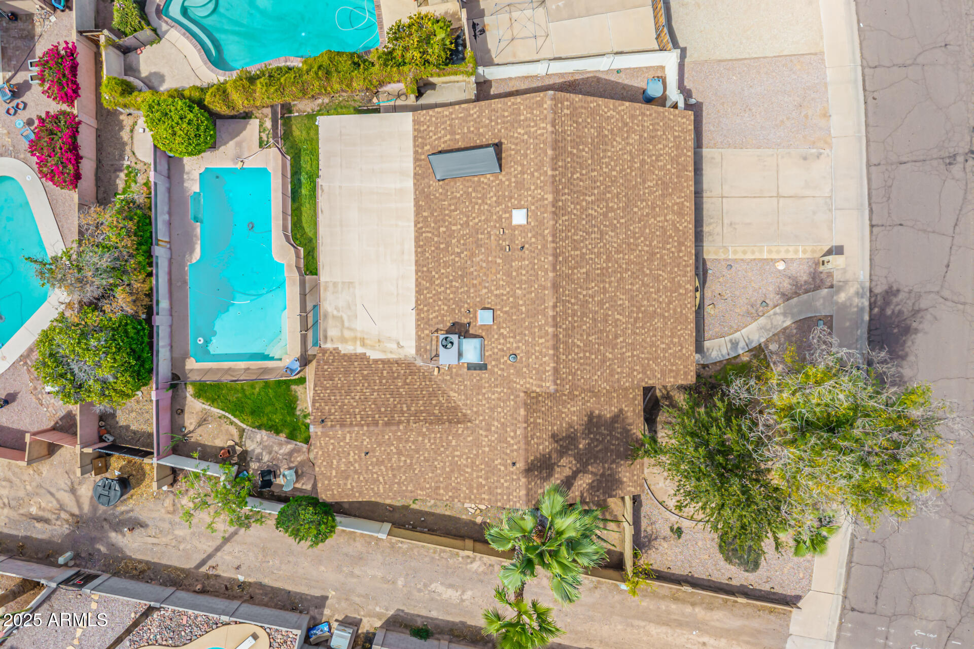 6608 S WILLOW Drive
