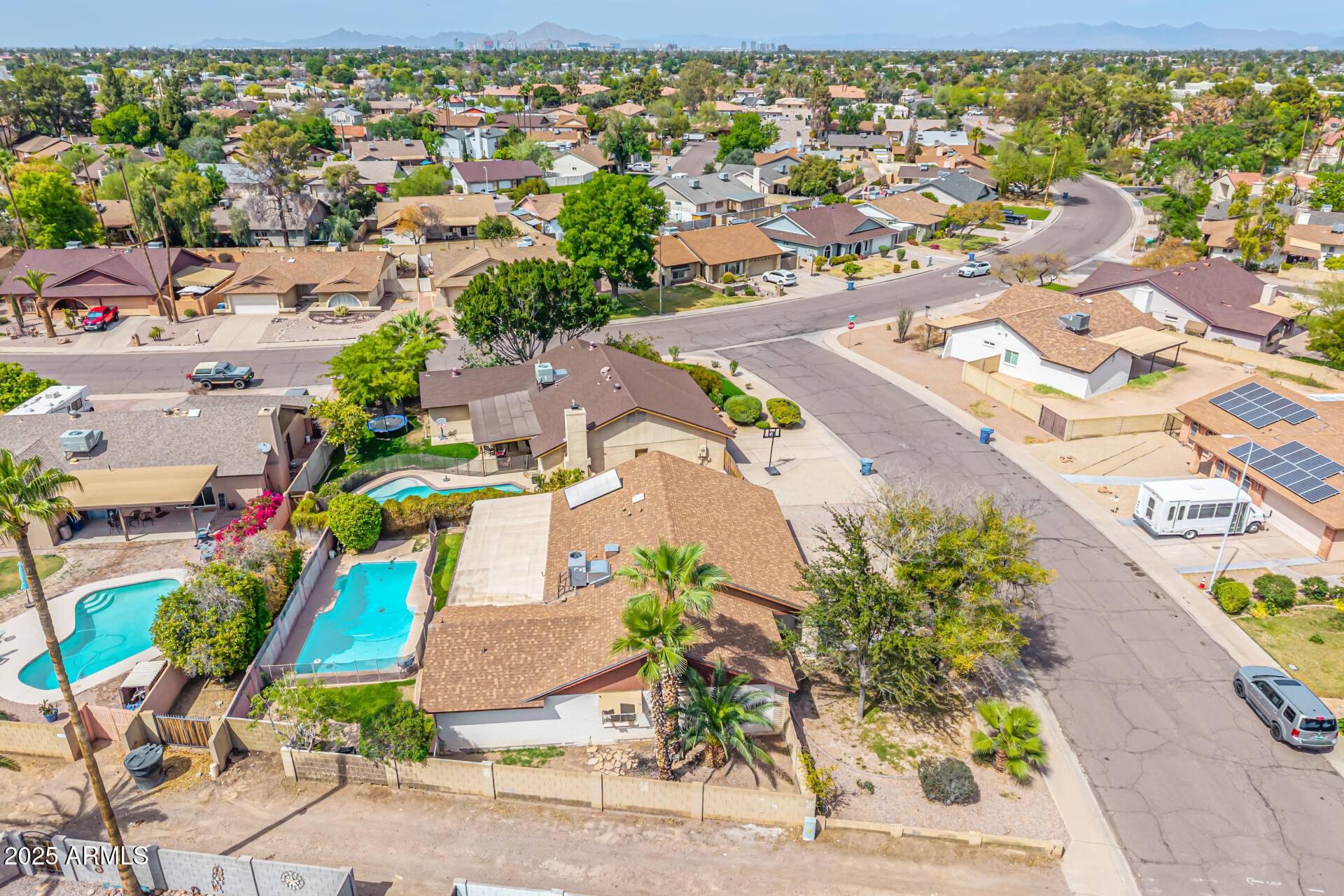 6608 S WILLOW Drive