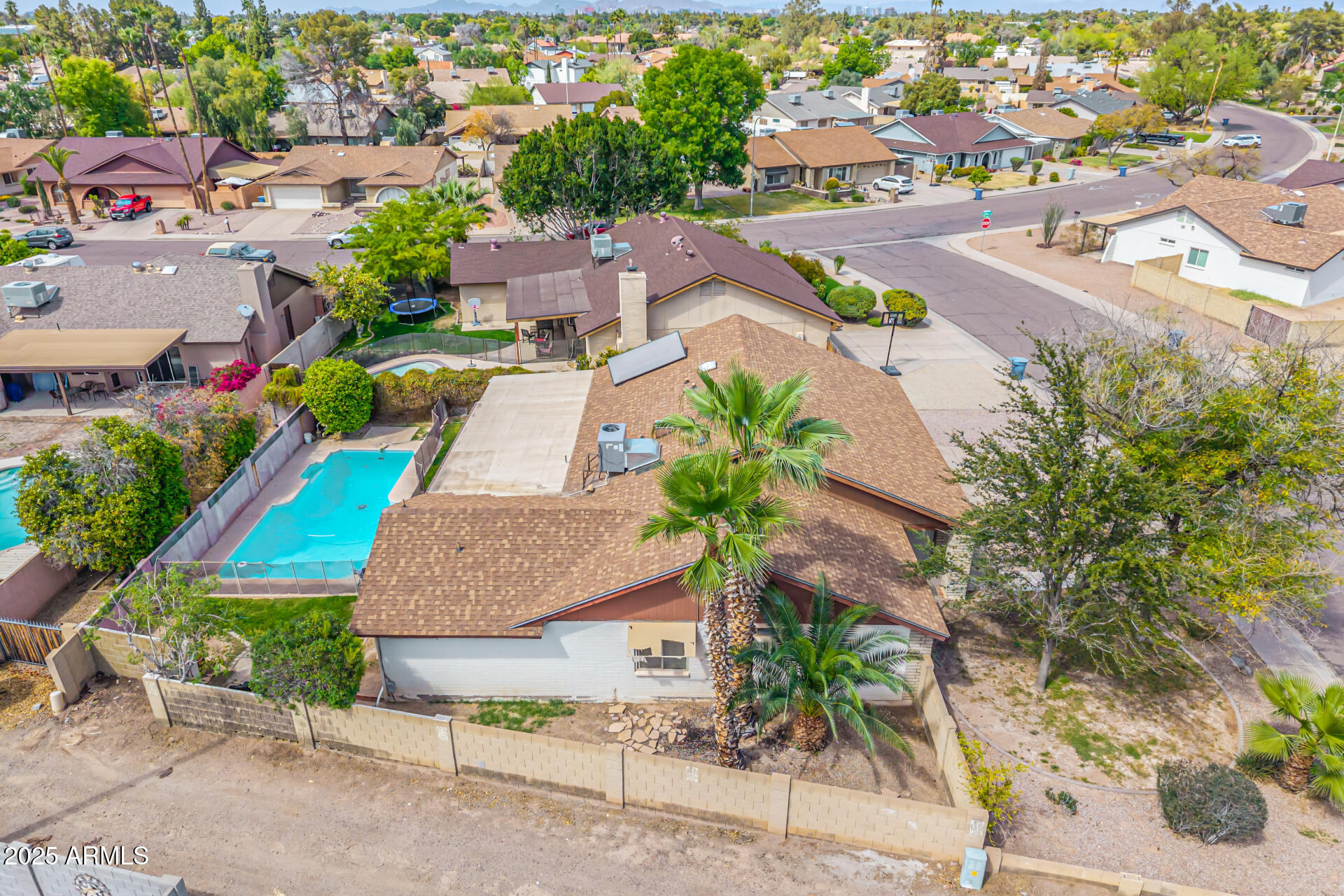 6608 S WILLOW Drive