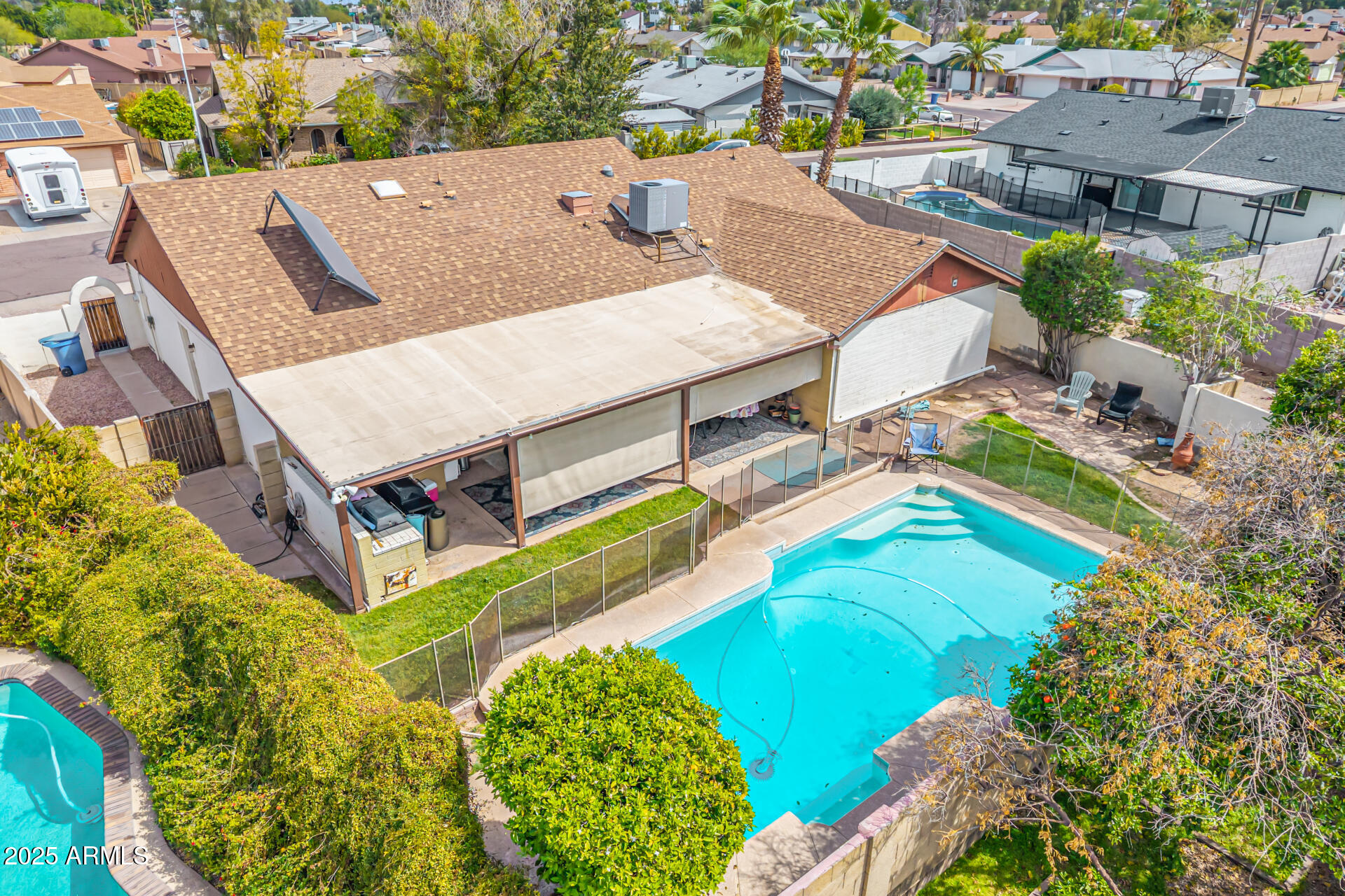 6608 S WILLOW Drive