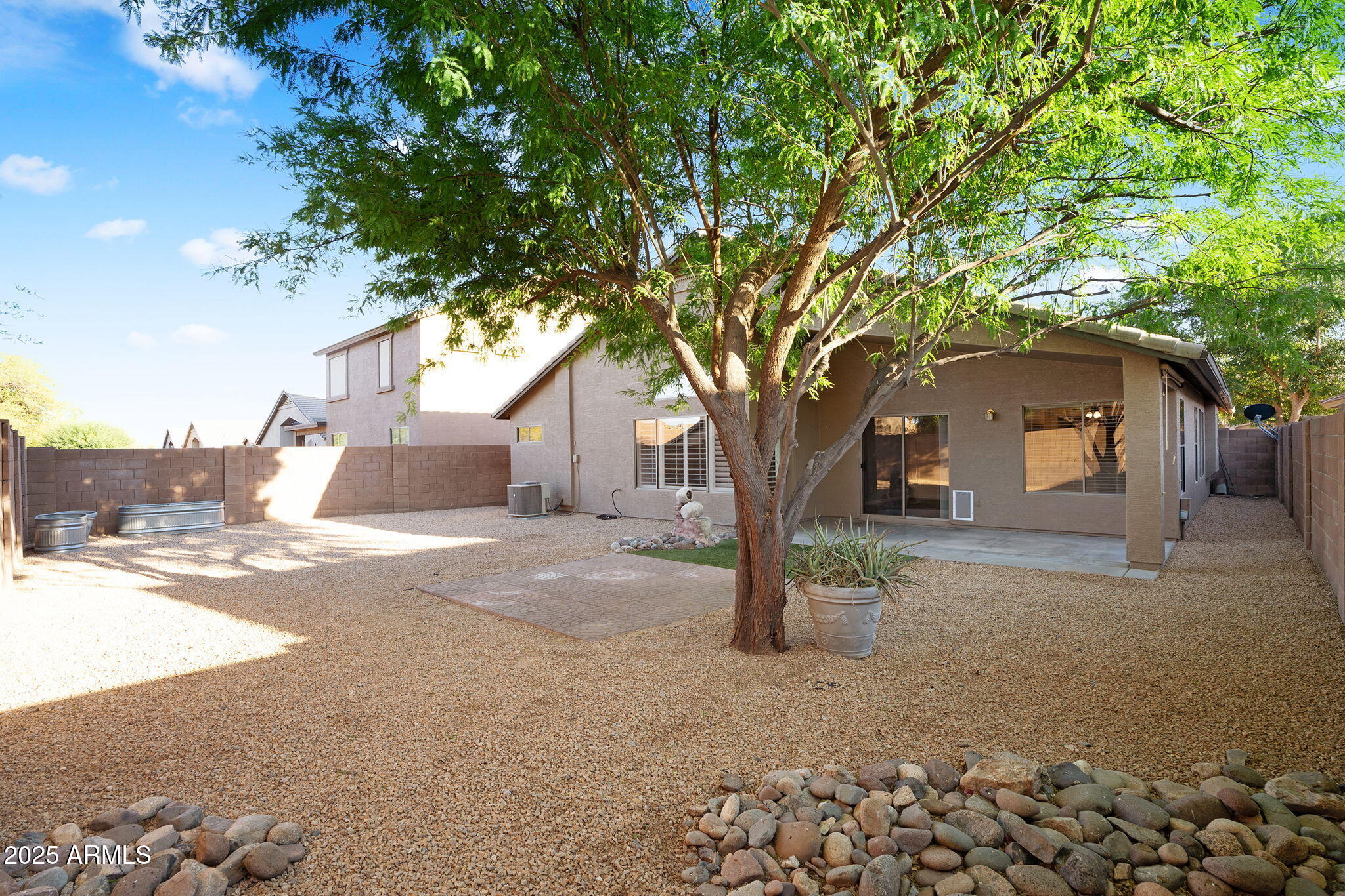 418 E CLAIRIDGE Drive