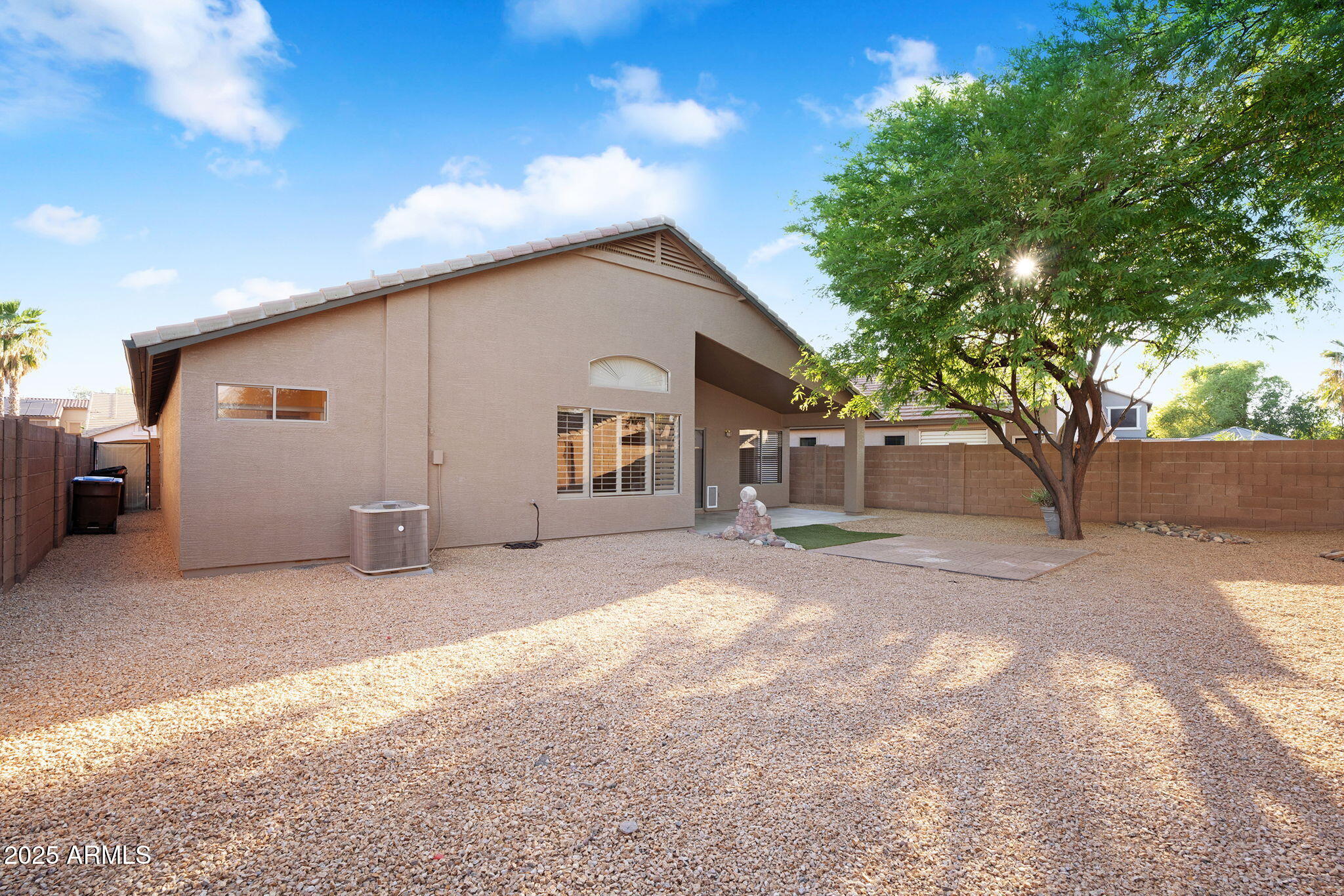418 E CLAIRIDGE Drive