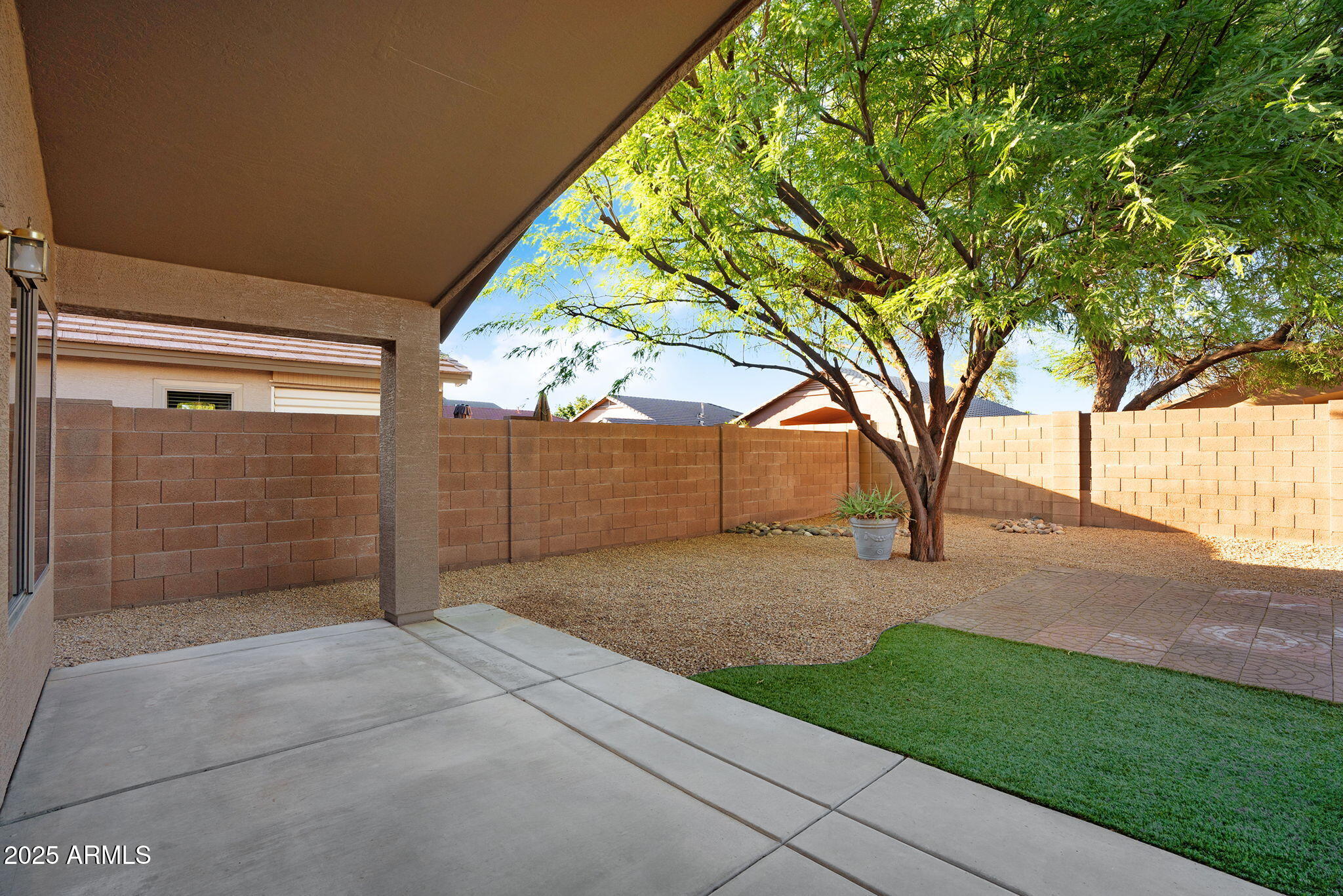 418 E CLAIRIDGE Drive