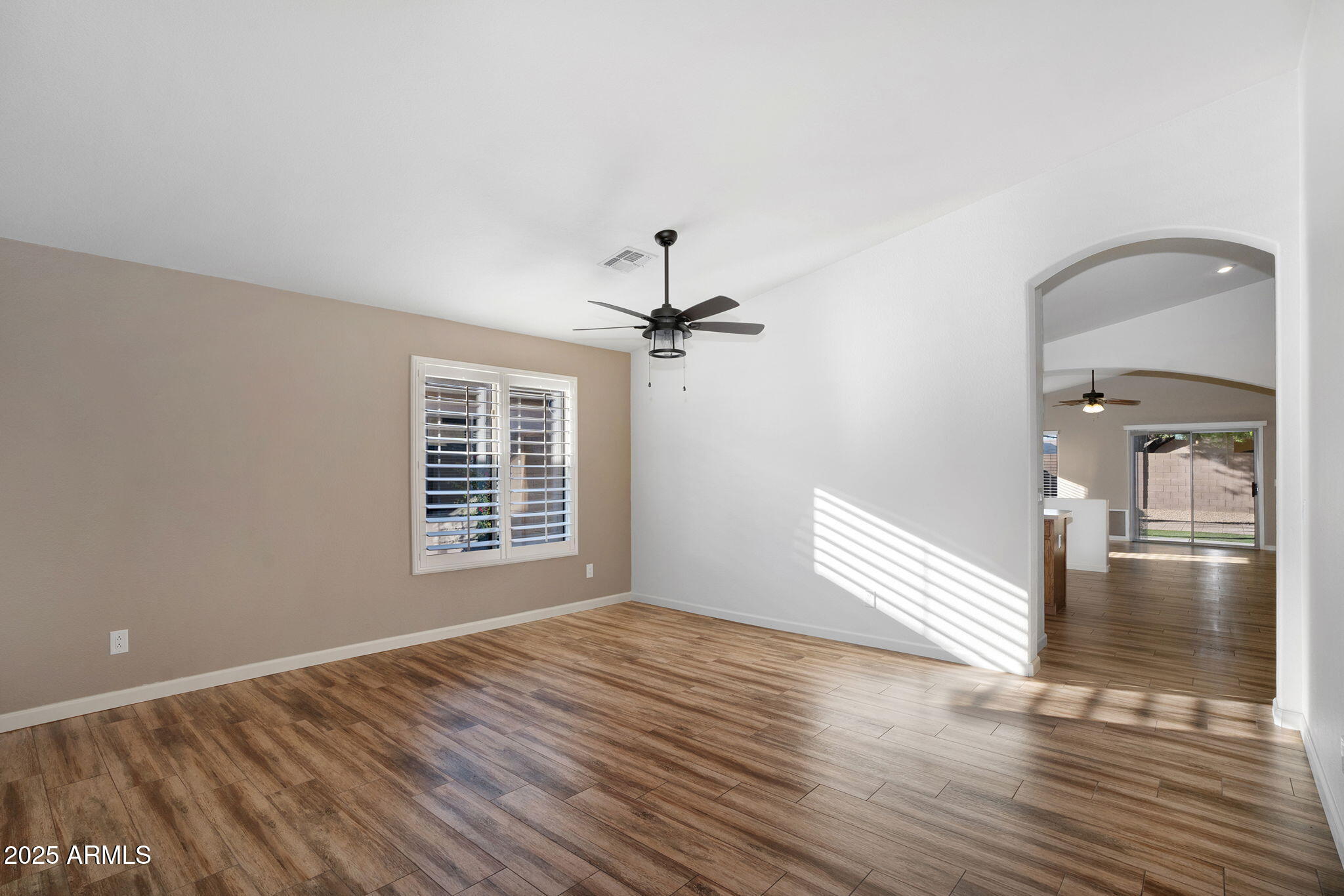 418 E CLAIRIDGE Drive