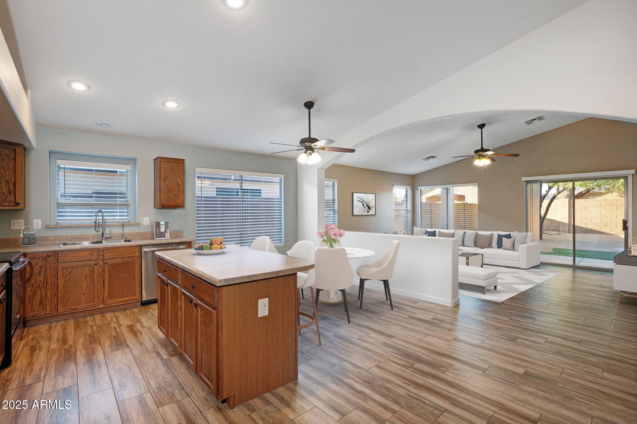 418 E CLAIRIDGE Drive