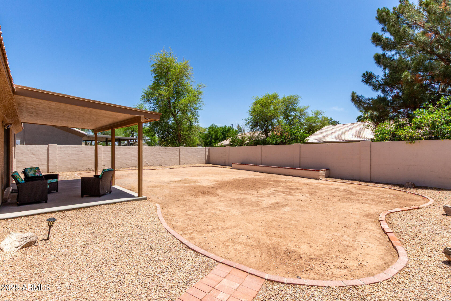 423 W CENTURY Court