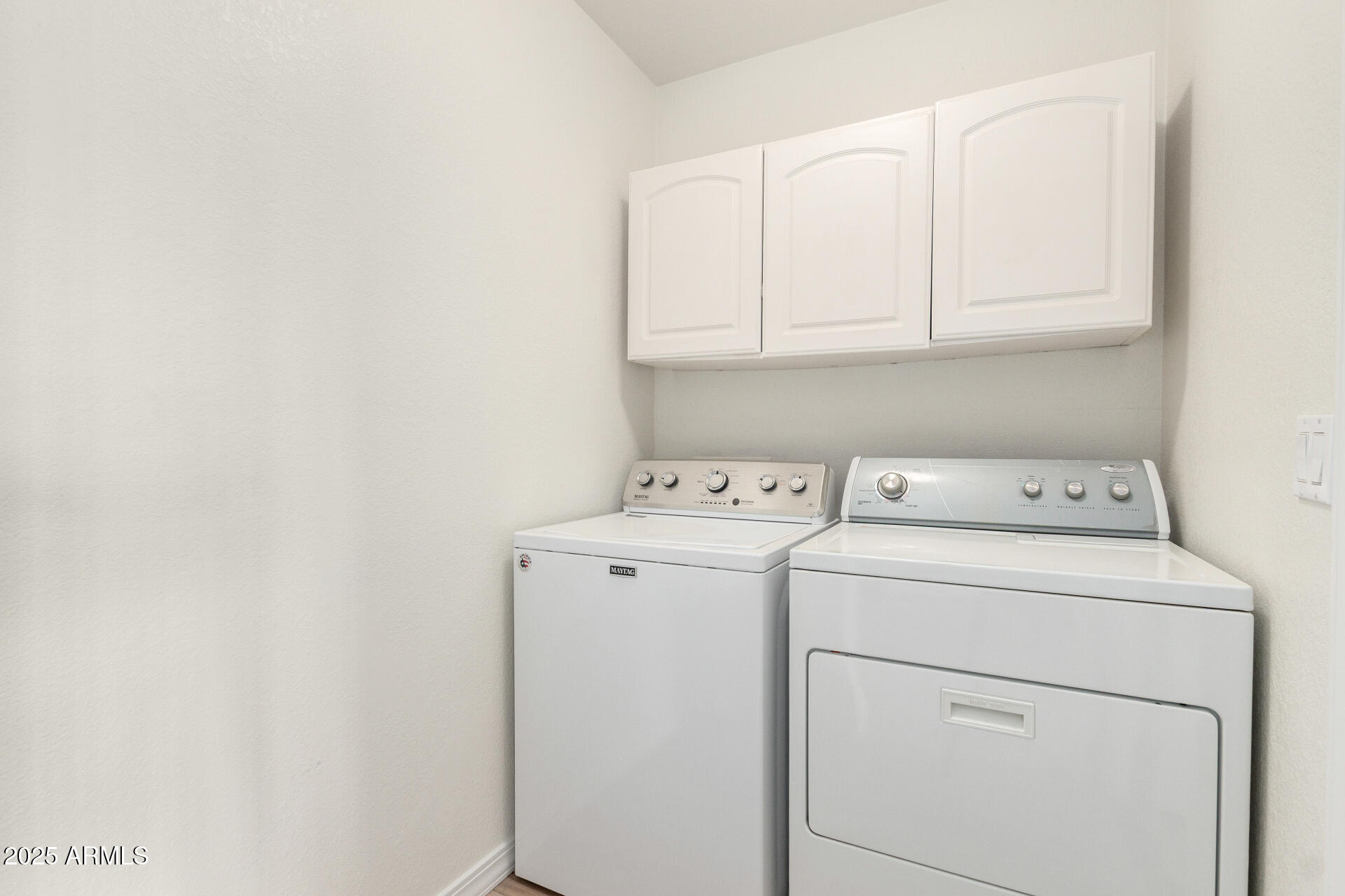 423 W CENTURY Court