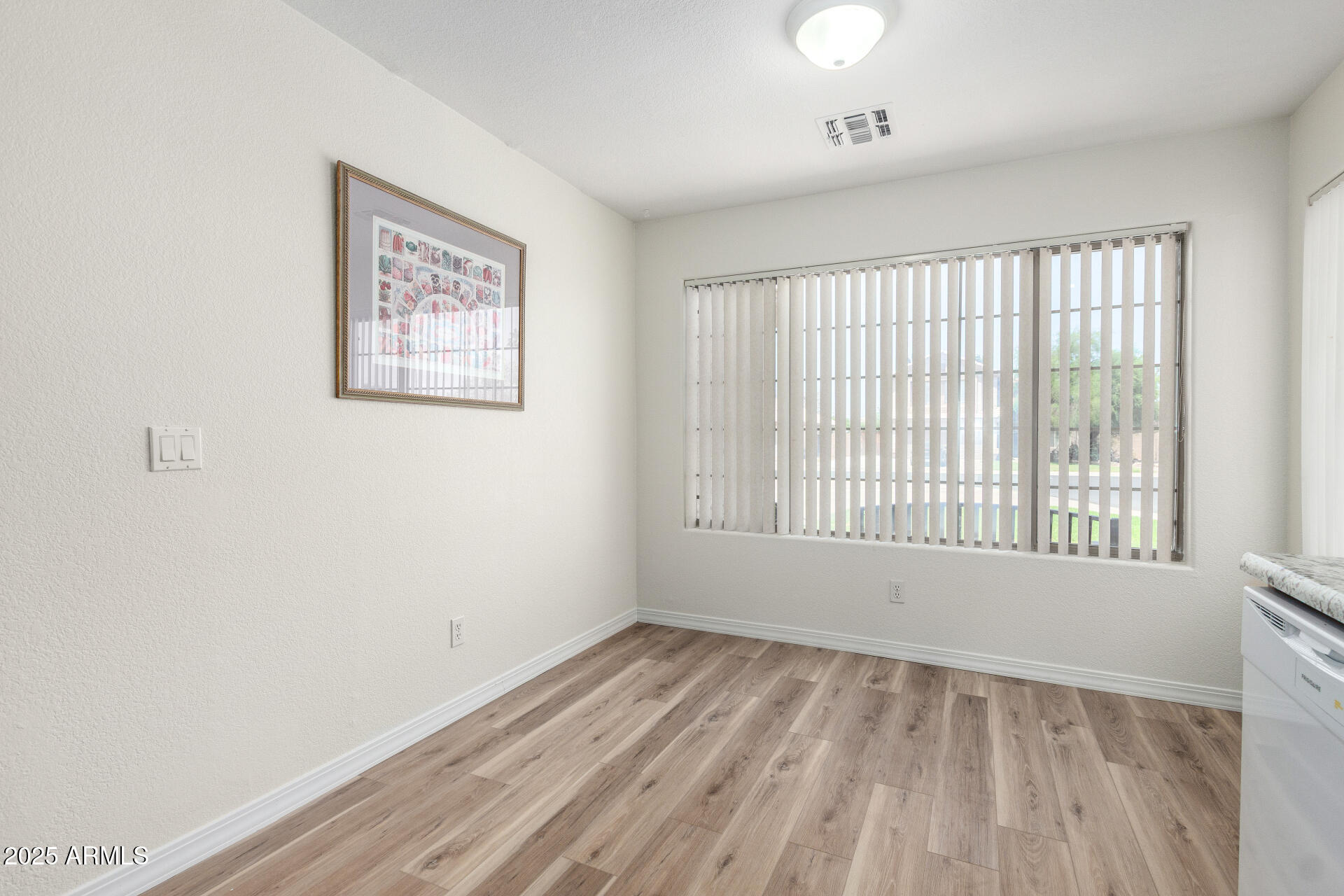 423 W CENTURY Court
