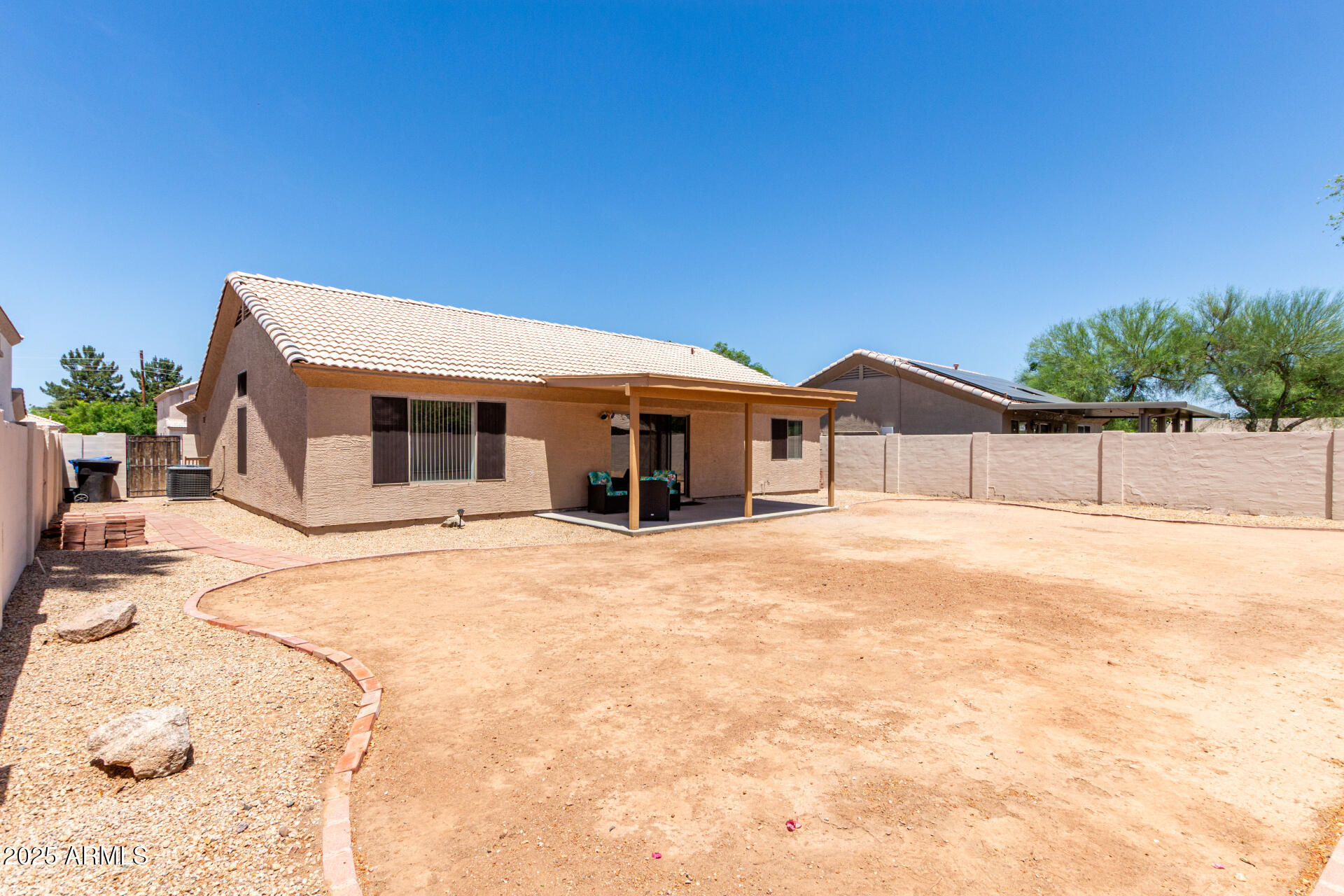 423 W CENTURY Court