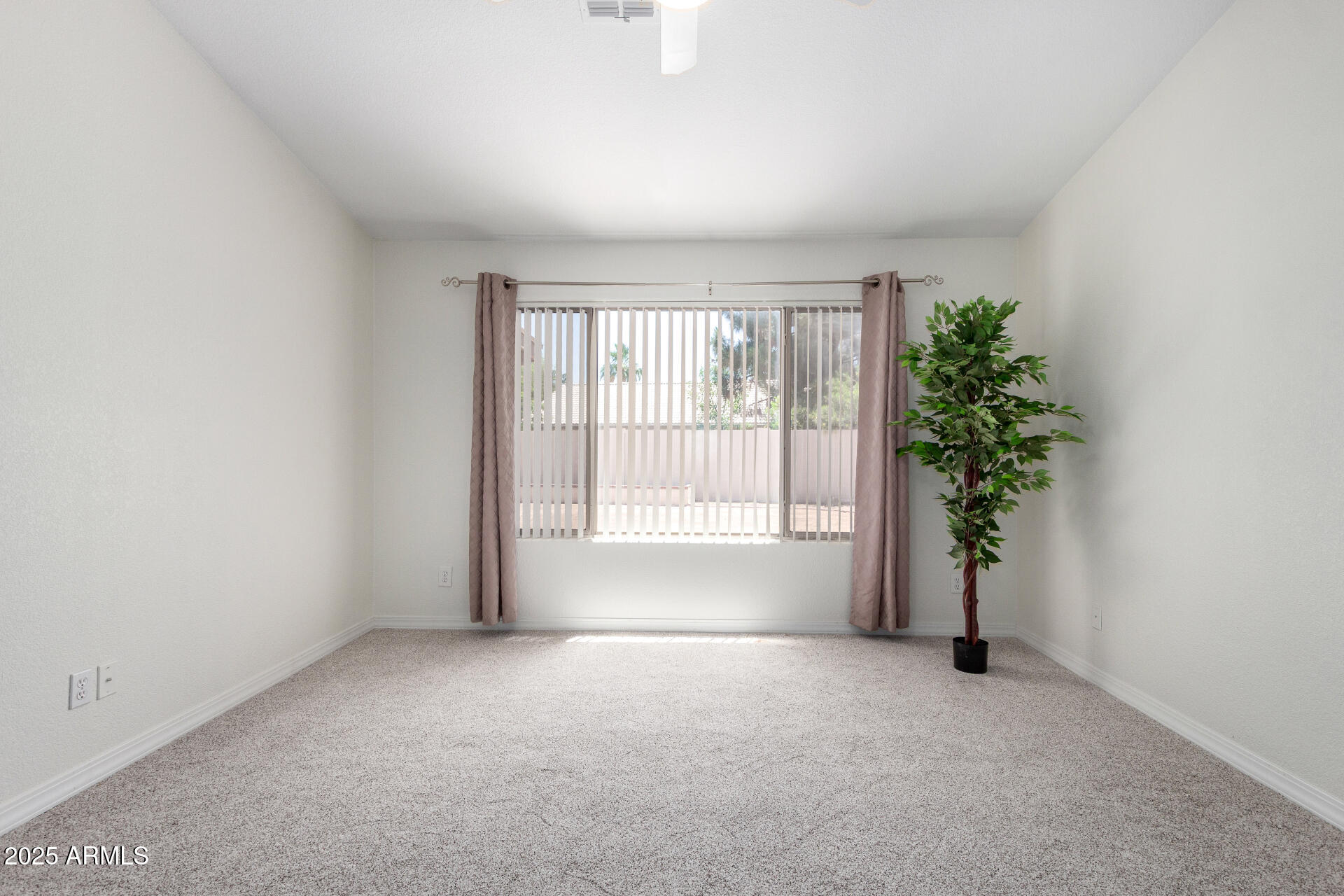 423 W CENTURY Court