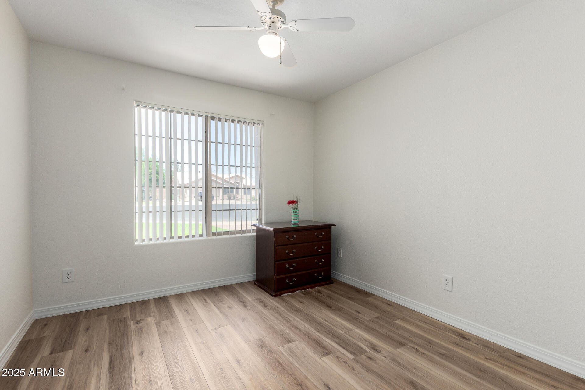 423 W CENTURY Court