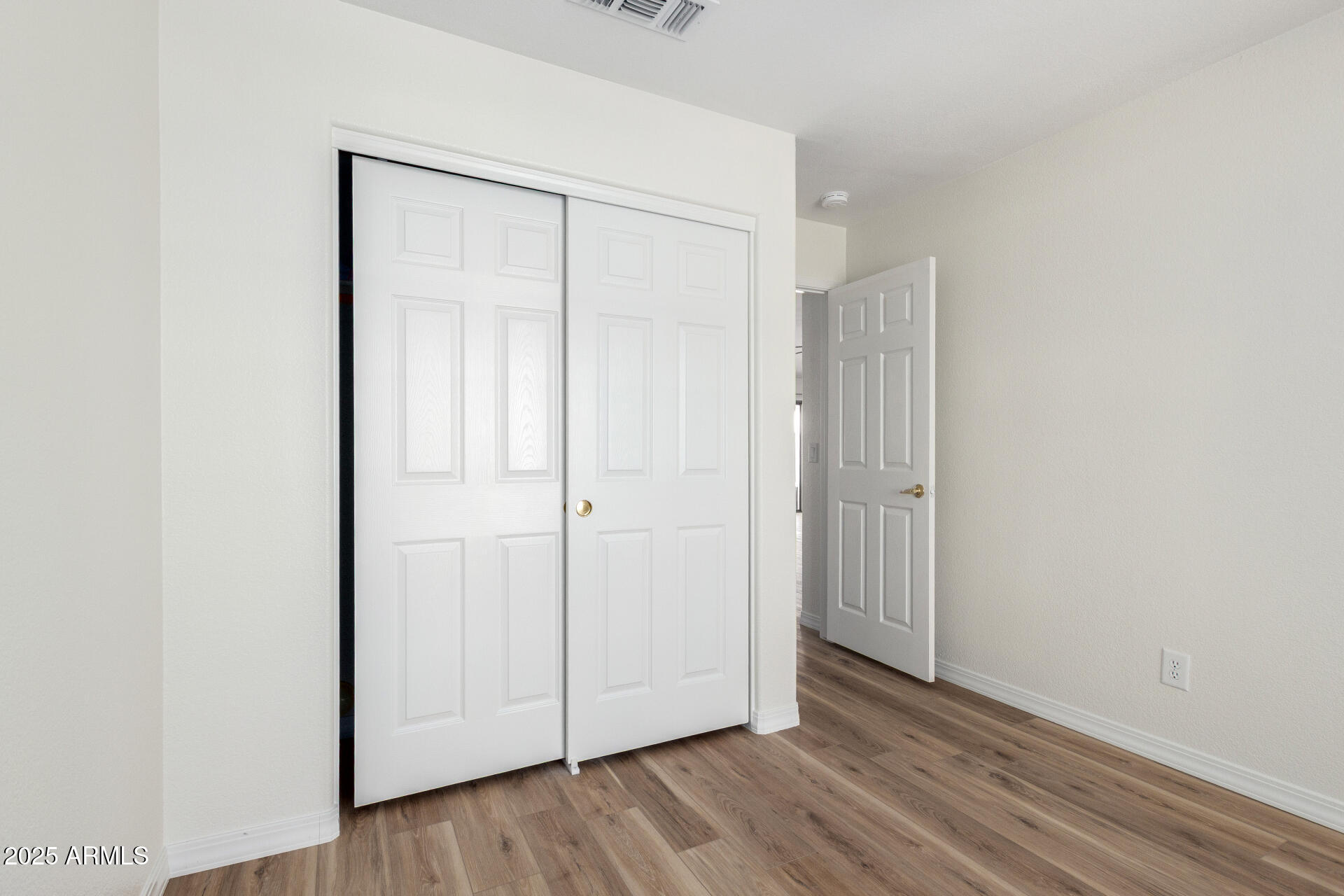 423 W CENTURY Court