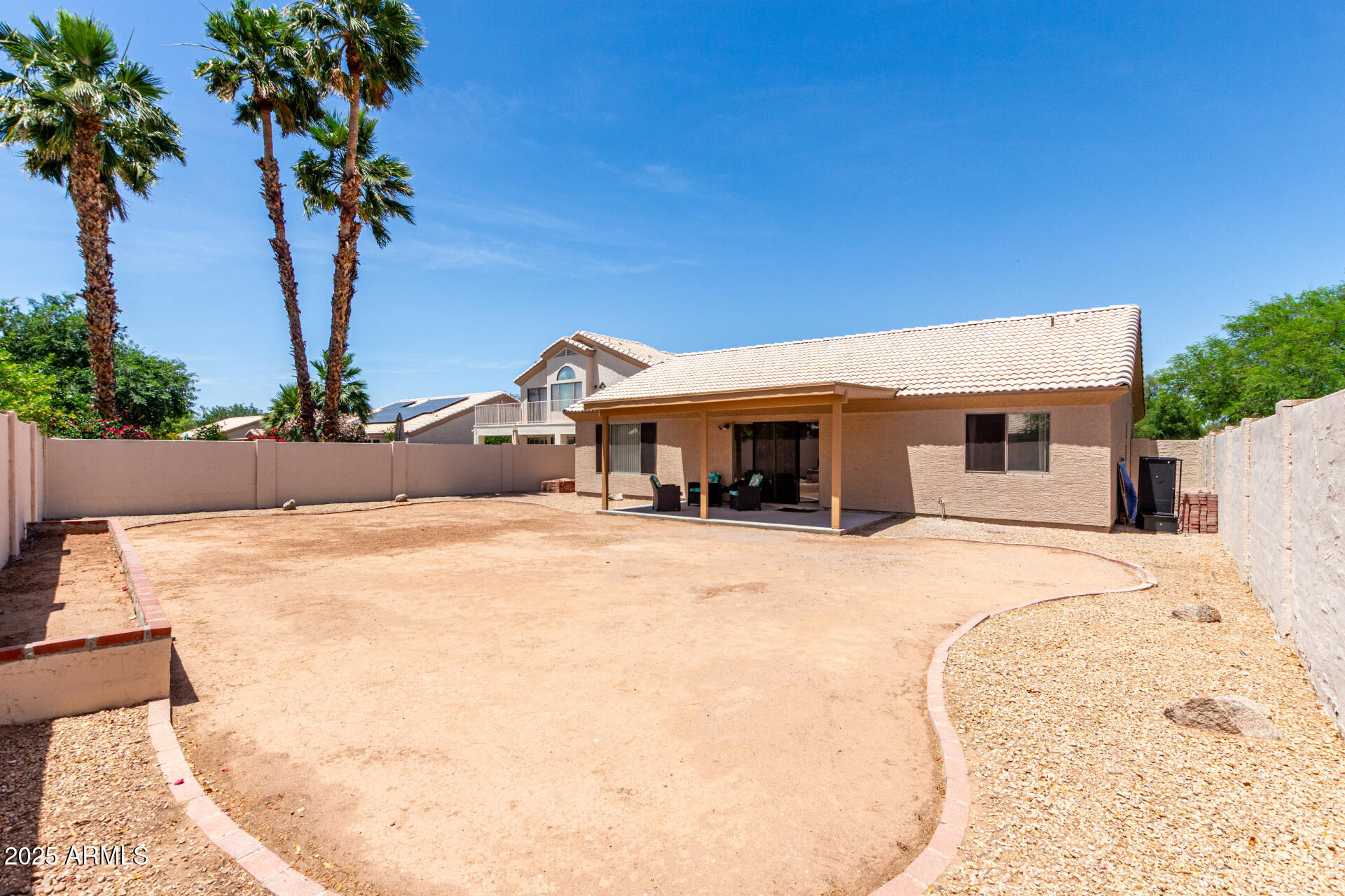 423 W CENTURY Court