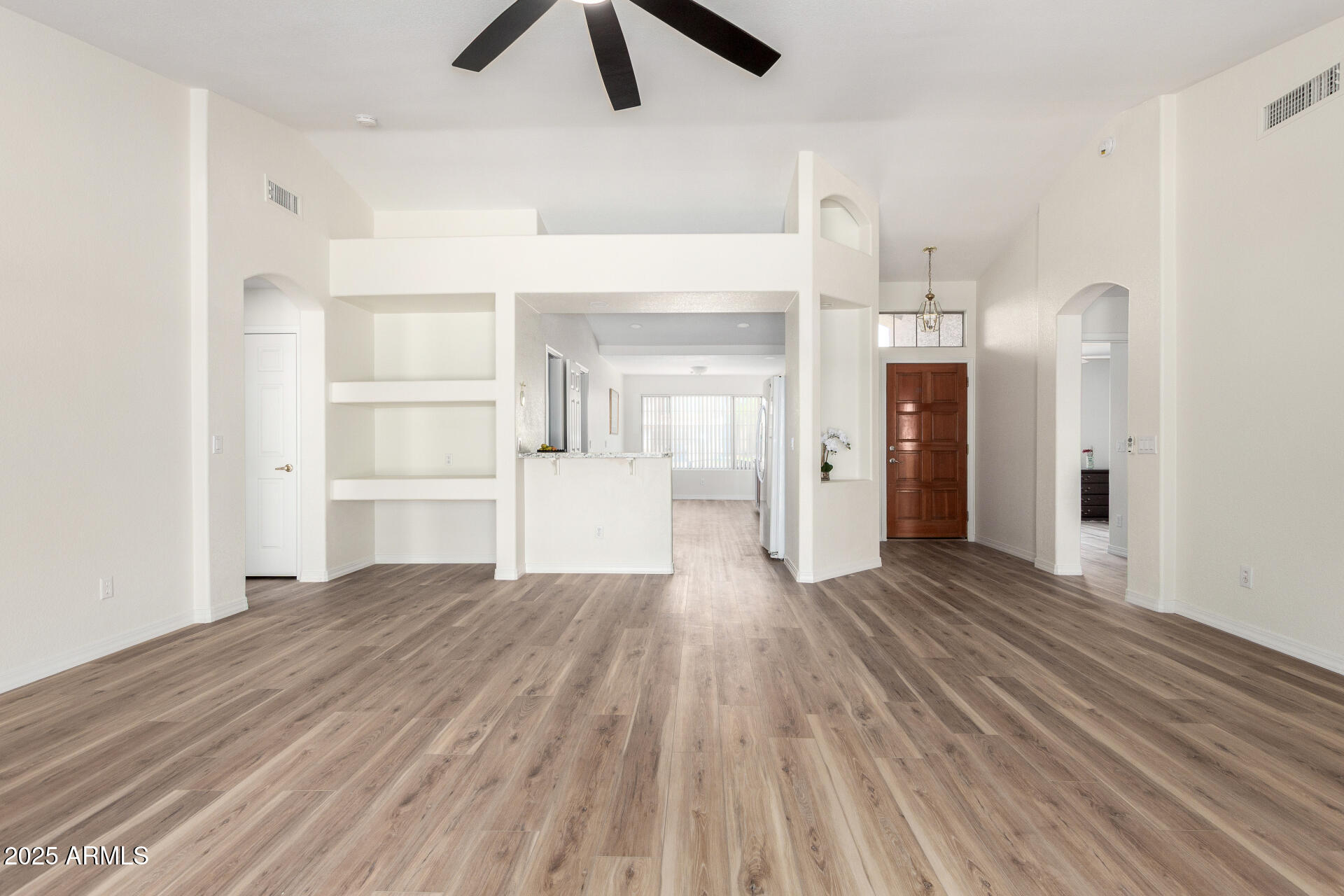 423 W CENTURY Court