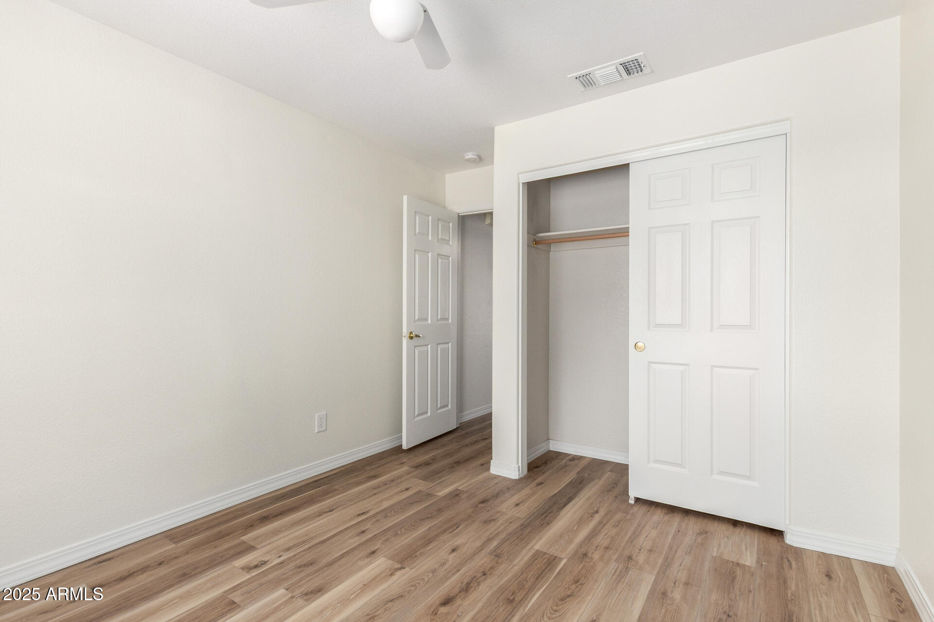 423 W CENTURY Court