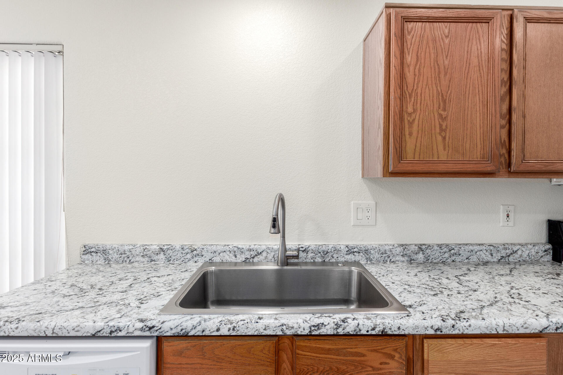 423 W CENTURY Court
