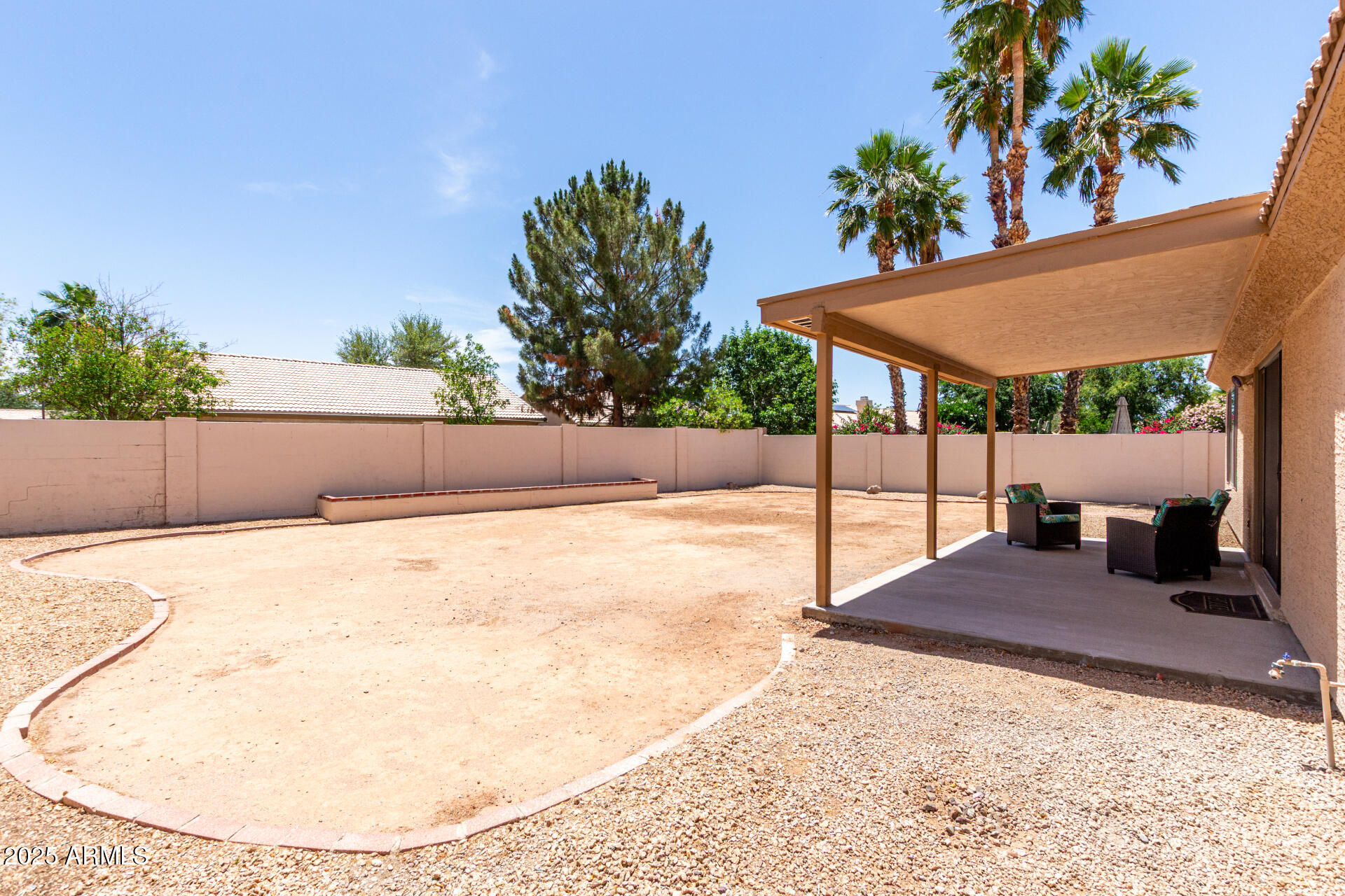 423 W CENTURY Court