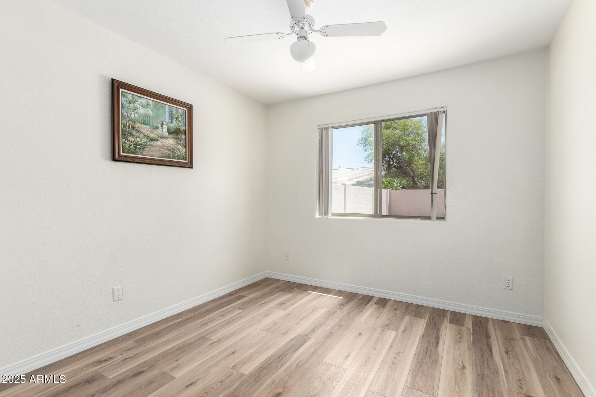 423 W CENTURY Court