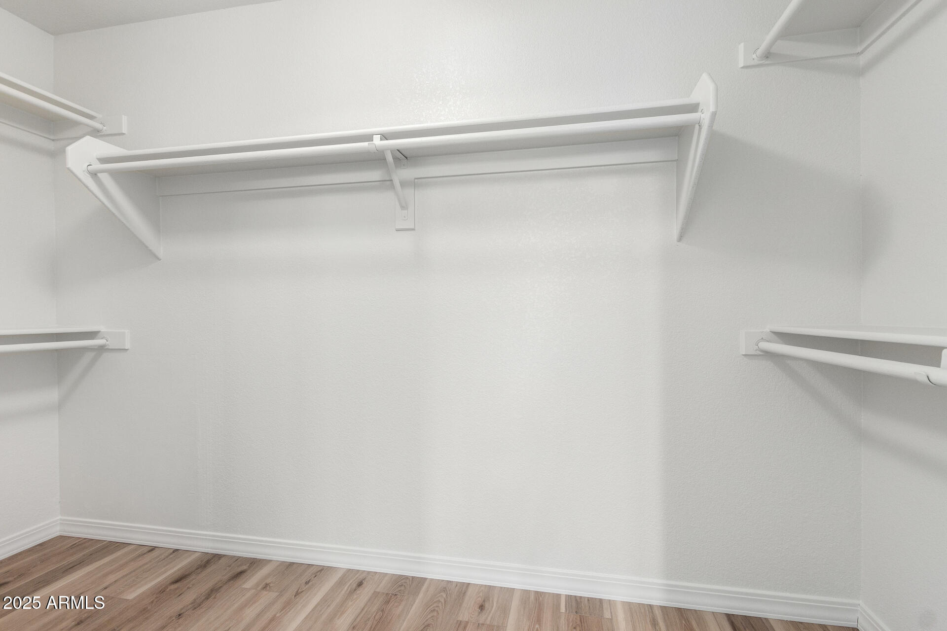 423 W CENTURY Court