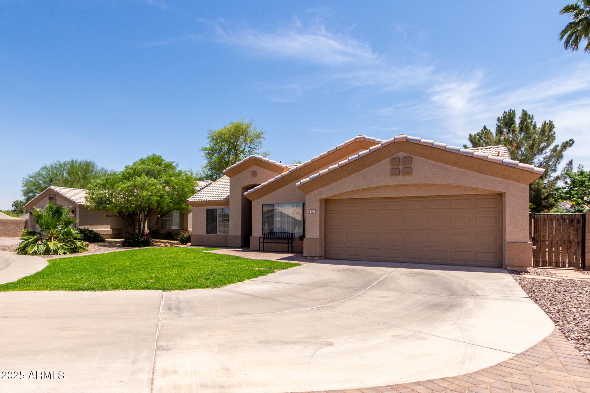 423 W CENTURY Court