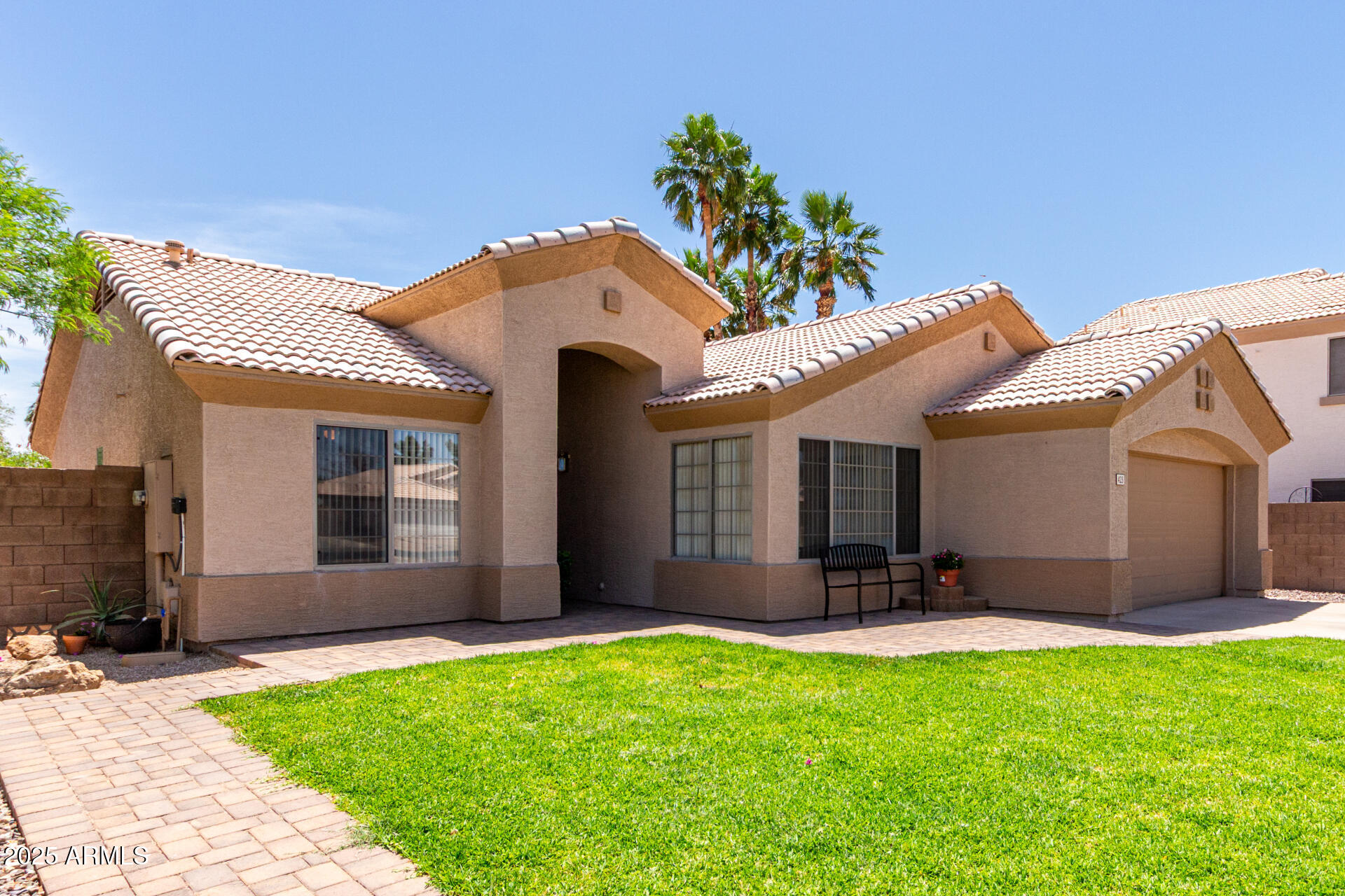 423 W CENTURY Court