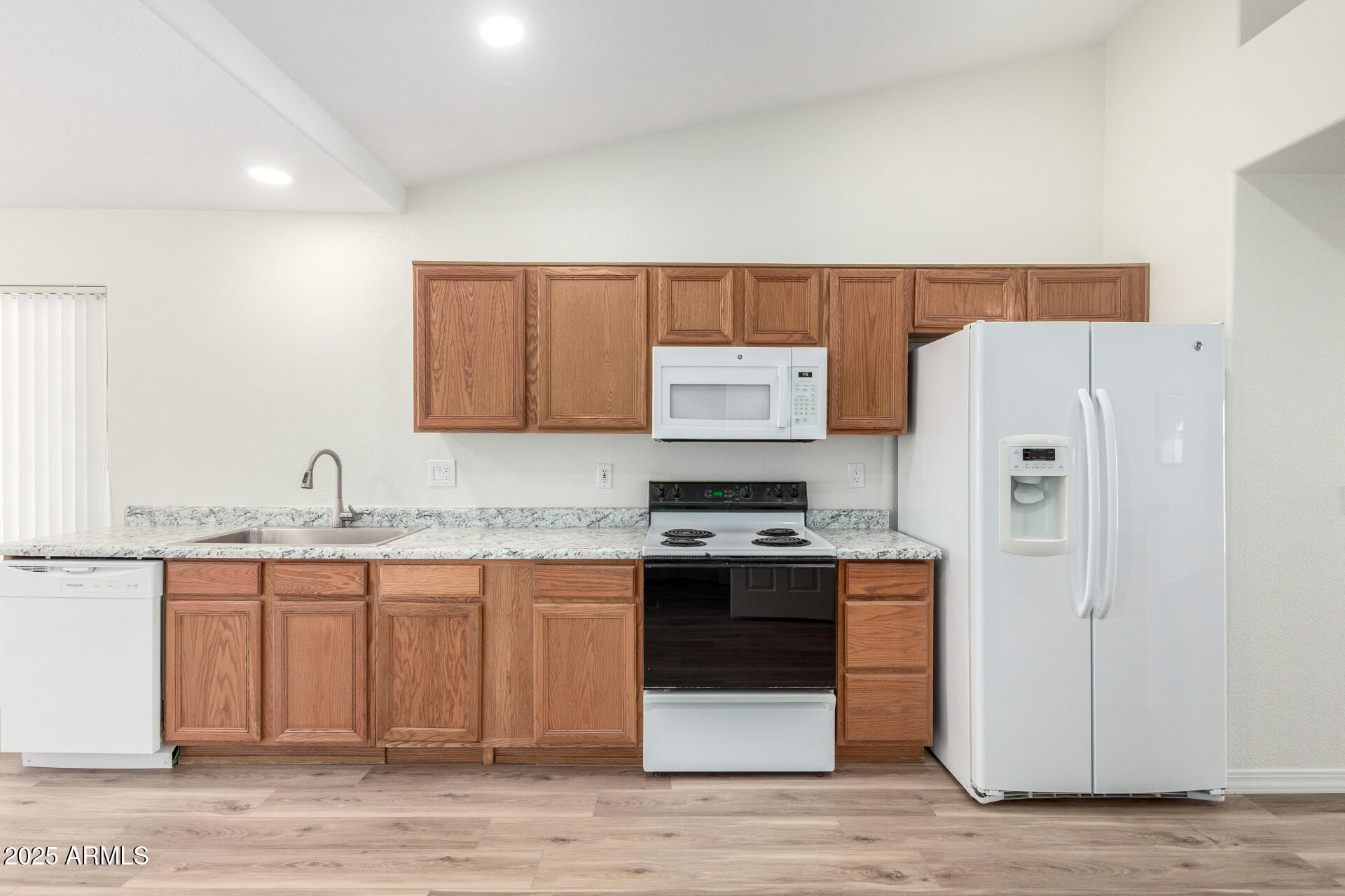 423 W CENTURY Court