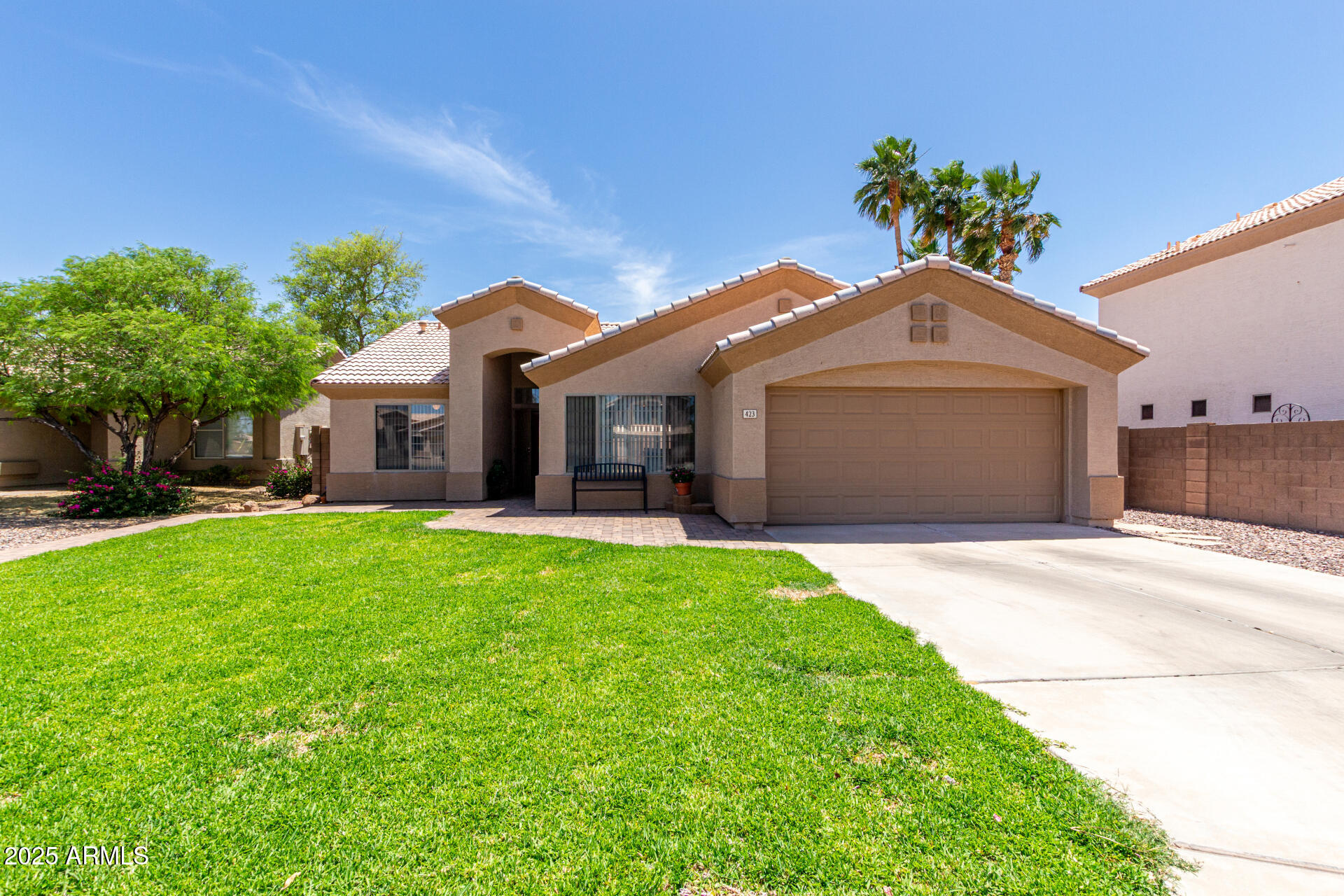 423 W CENTURY Court